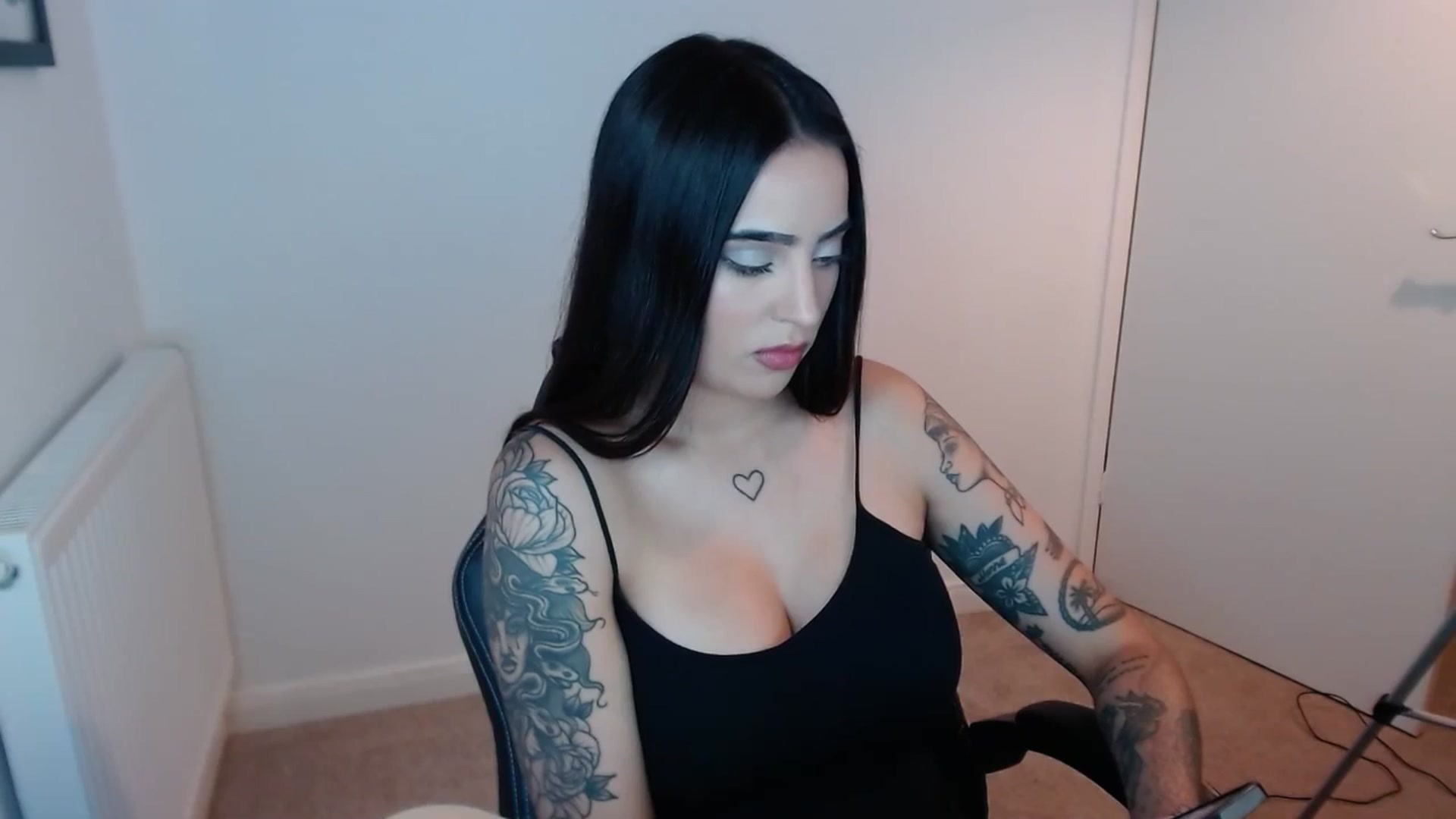 Gallery image thumbnail from SashaSwan's myfreecams stream on, 08/07/2024, 18:09 image 18 of 20