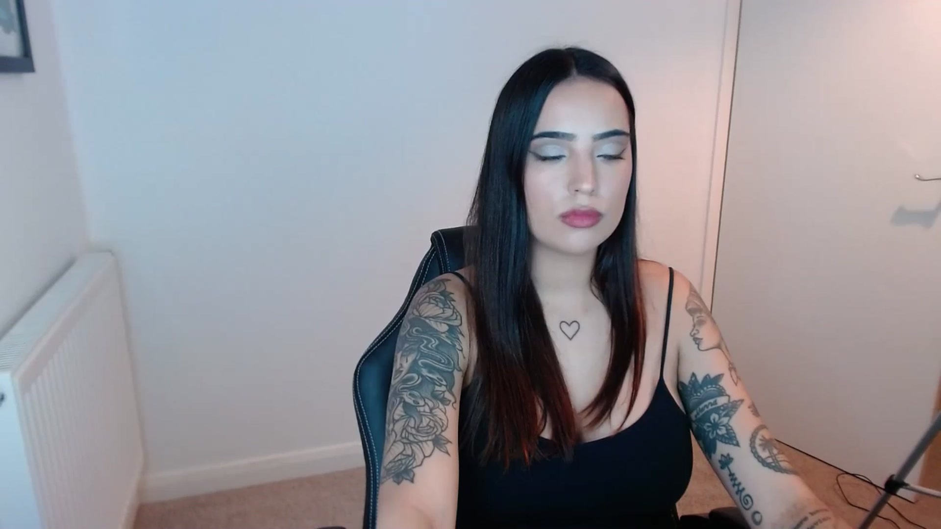 Gallery image thumbnail from SashaSwan's myfreecams stream on, 08/07/2024, 18:09 image 6 of 20