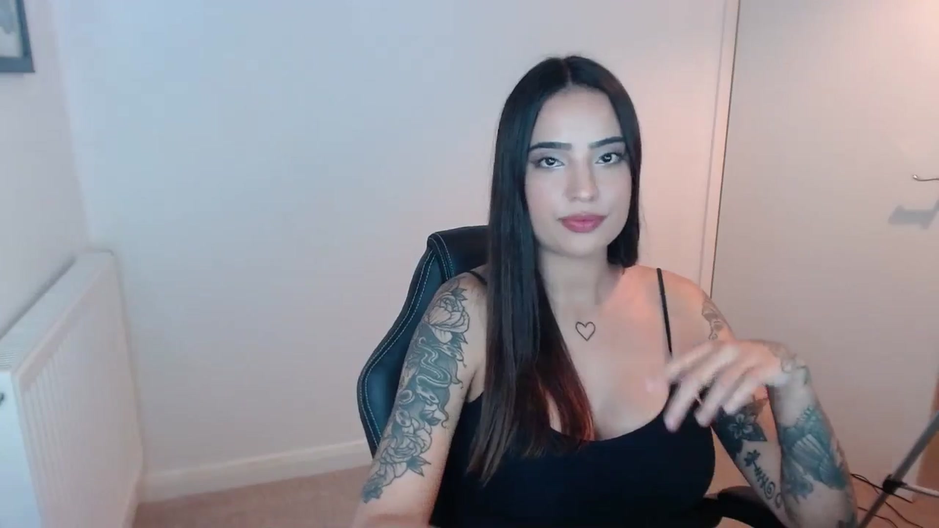 Gallery image thumbnail from SashaSwan's myfreecams stream on, 08/07/2024, 18:09 image 13 of 20