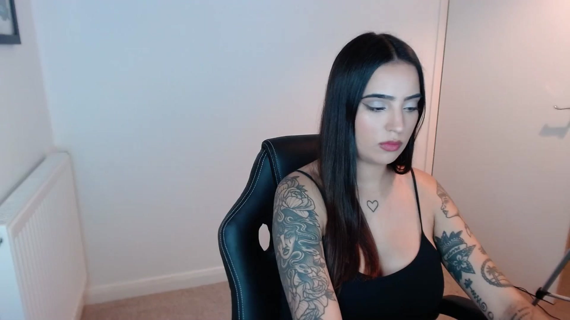 Gallery image thumbnail from SashaSwan's myfreecams stream on, 08/07/2024, 18:09 image 14 of 20