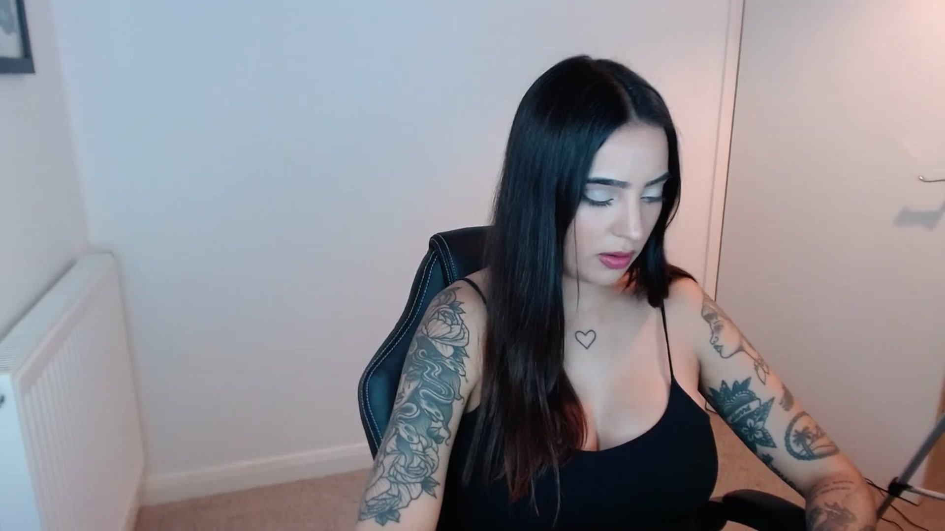 Gallery image thumbnail from SashaSwan's myfreecams stream on, 08/07/2024, 18:09 image 12 of 20