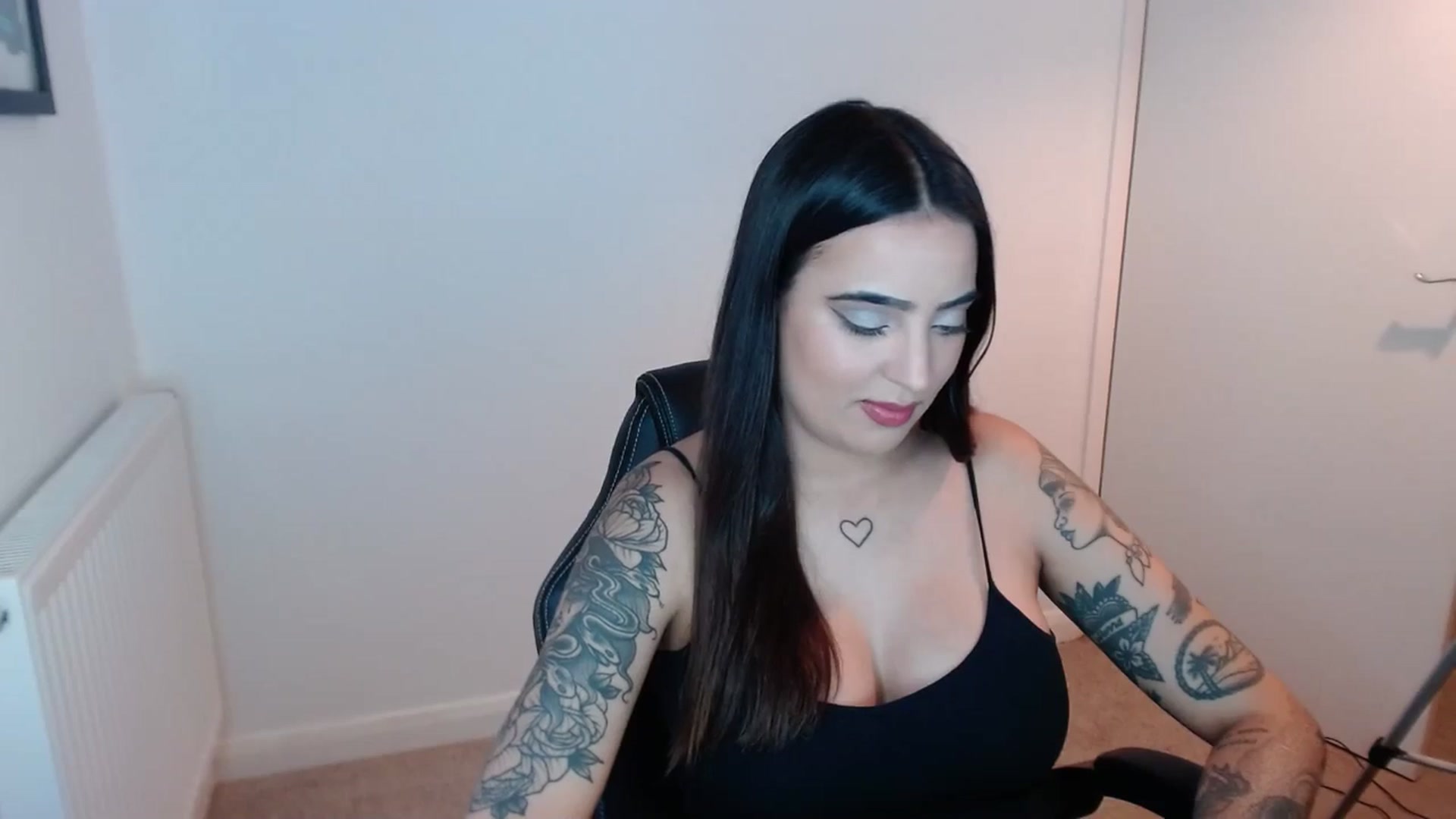 Gallery image thumbnail from SashaSwan's myfreecams stream on, 08/07/2024, 18:09 image 10 of 20