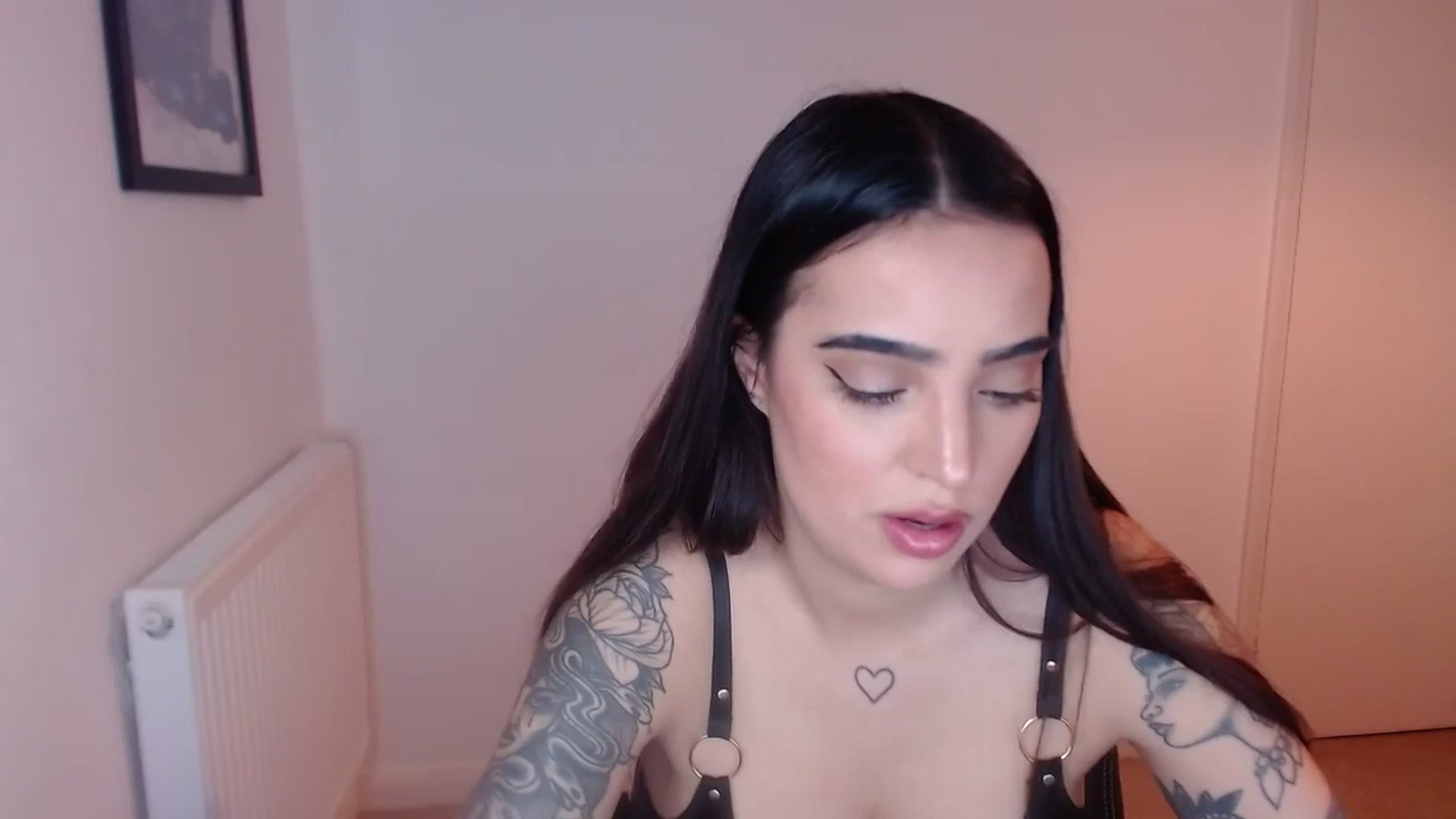 Gallery image thumbnail from SashaSwan's myfreecams stream on, 11/01/2024, 22:04 image 6 of 20