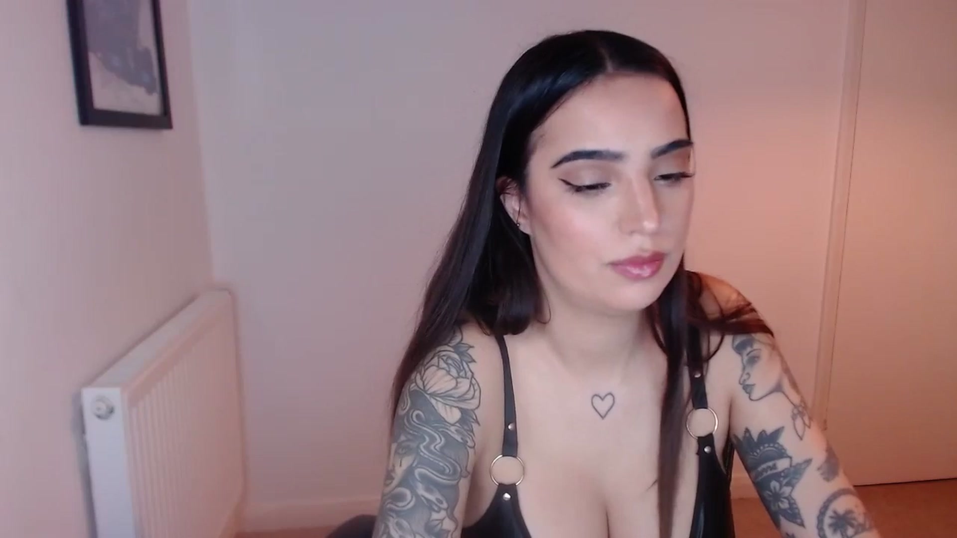 Gallery image thumbnail from SashaSwan's myfreecams stream on, 11/01/2024, 22:04 image 7 of 20