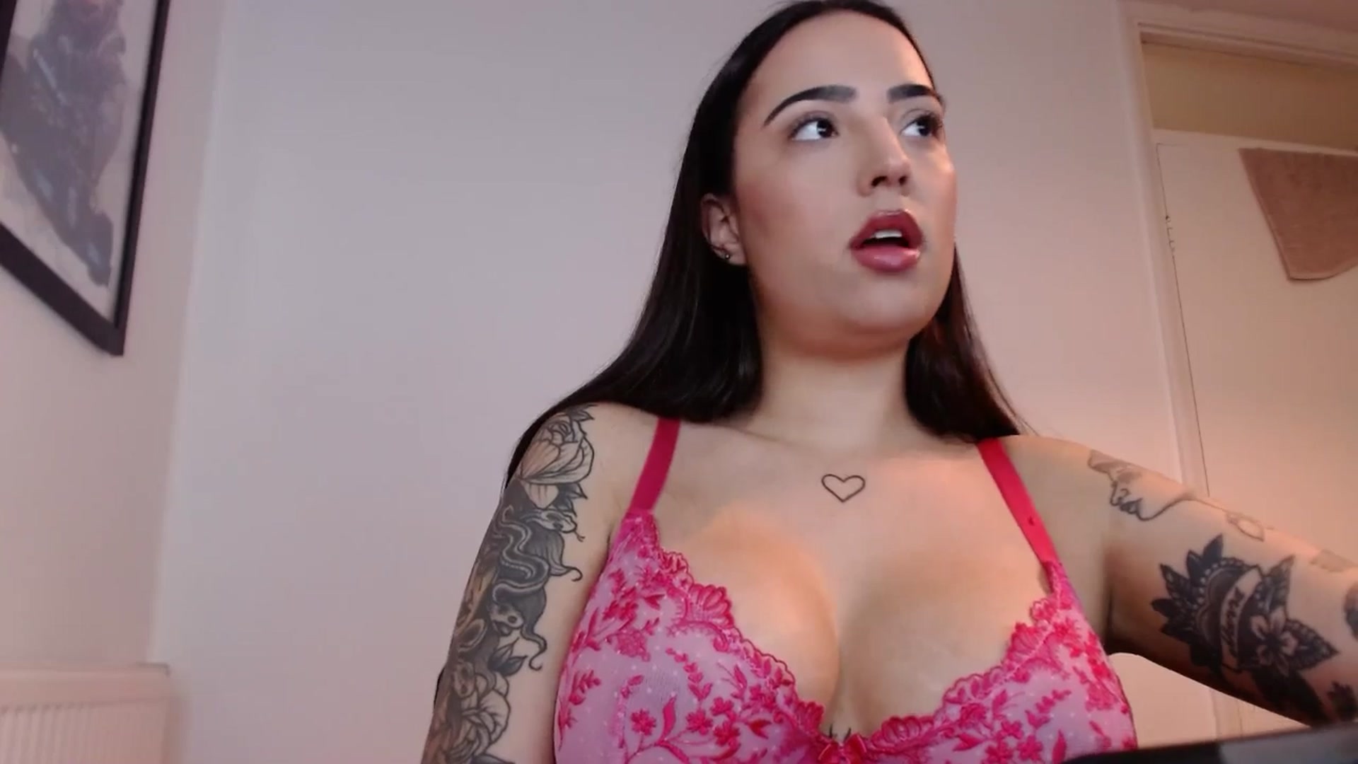 Gallery image thumbnail from SashaSwan's myfreecams stream on, 11/26/2024, 22:27 image 2 of 20