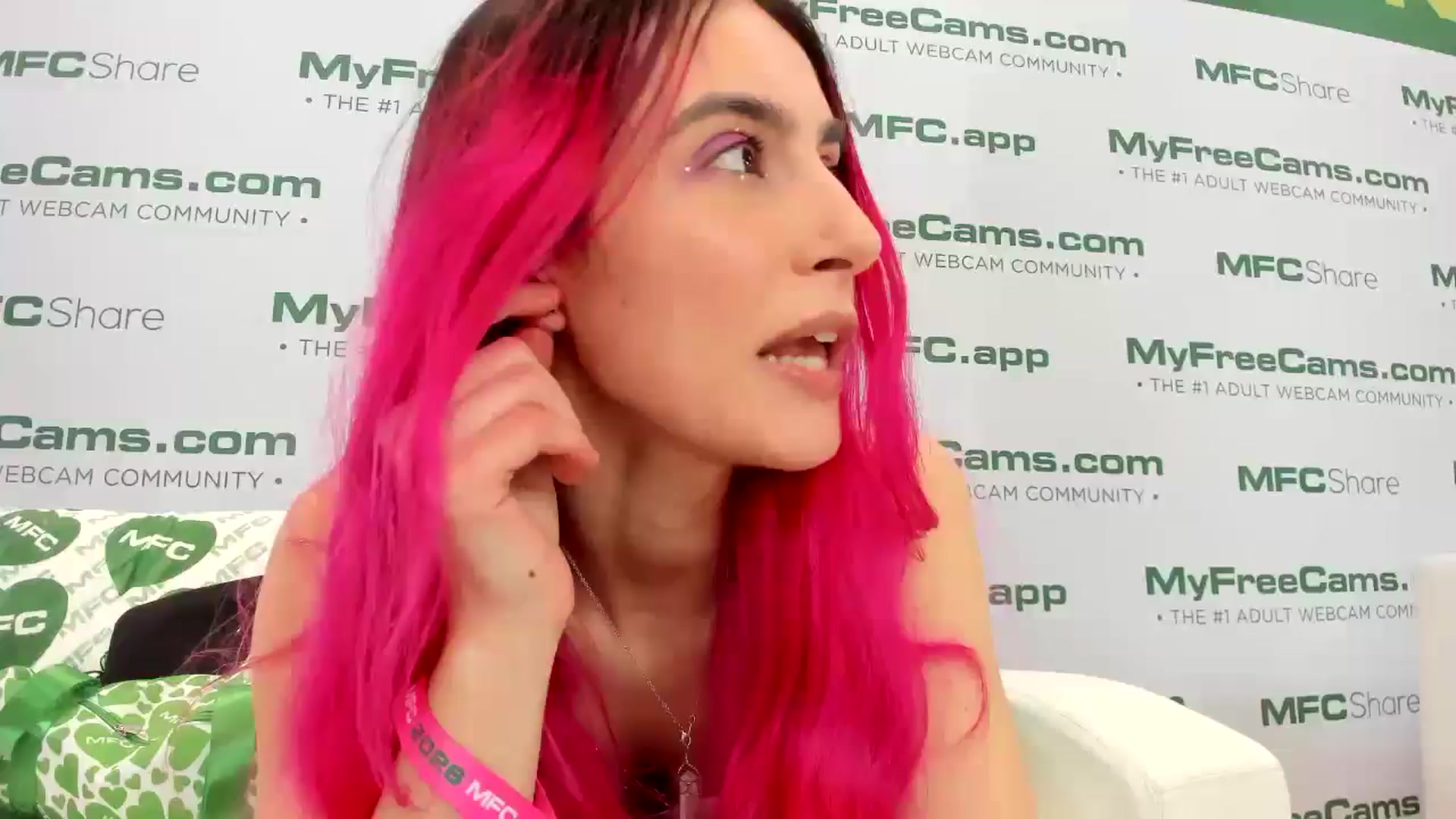 Gallery image thumbnail from SashaSwitch's myfreecams stream on, 01/22/2026, 03:08 image 1 of 20