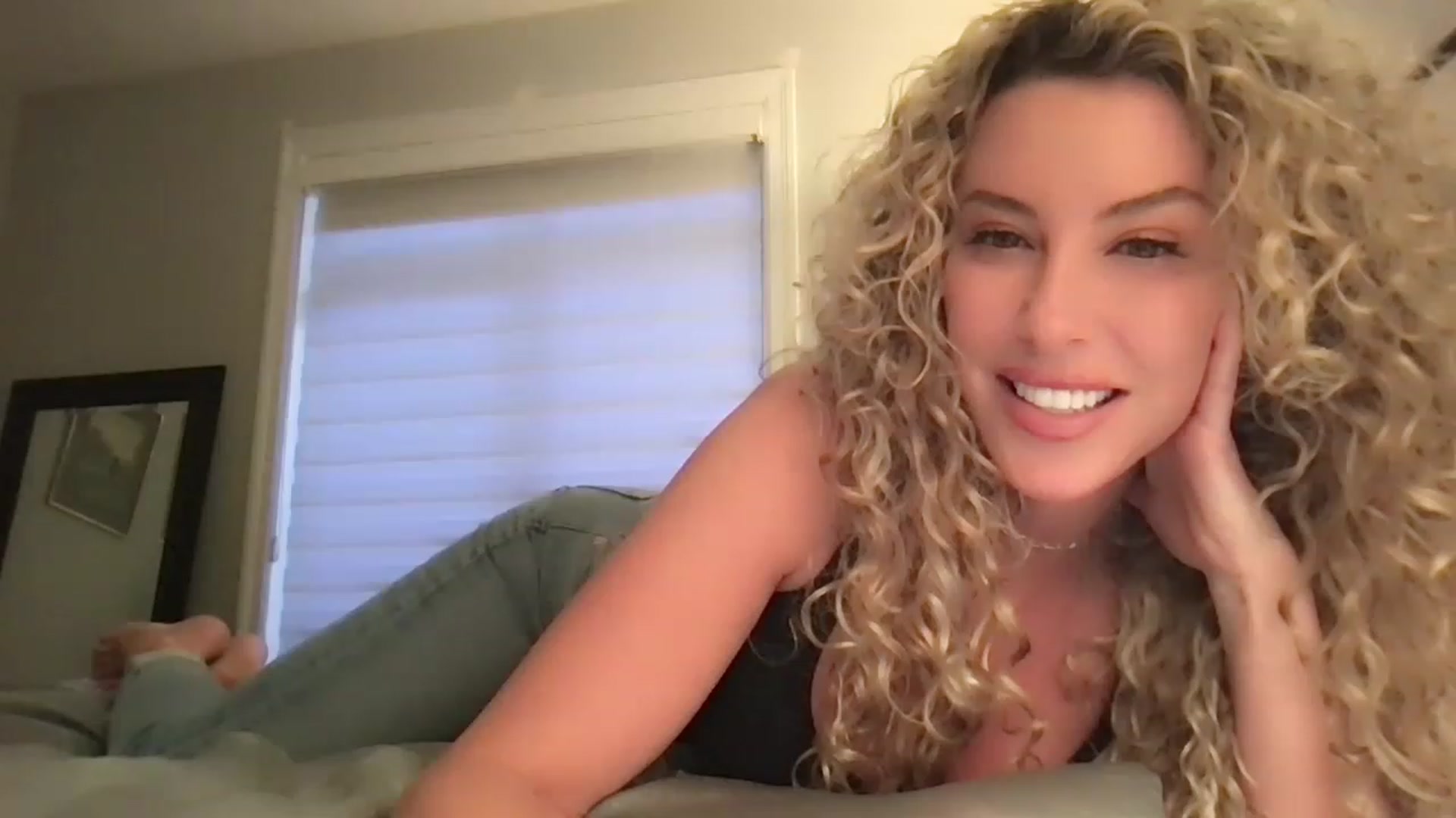 Gallery image thumbnail from SashaWest's myfreecams stream on, 03/03/2023, 01:04 image 8 of 20