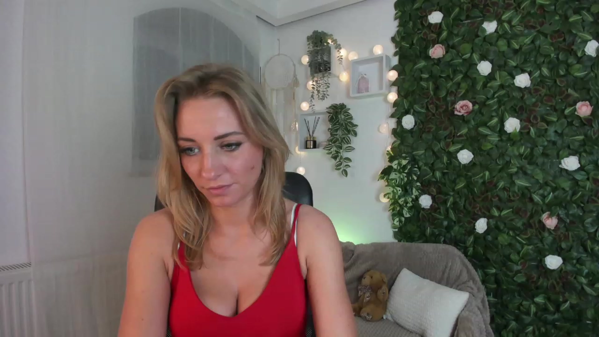 Gallery image thumbnail from Sasha_Nice's myfreecams stream on, 05/04/2023, 19:39 image 16 of 20