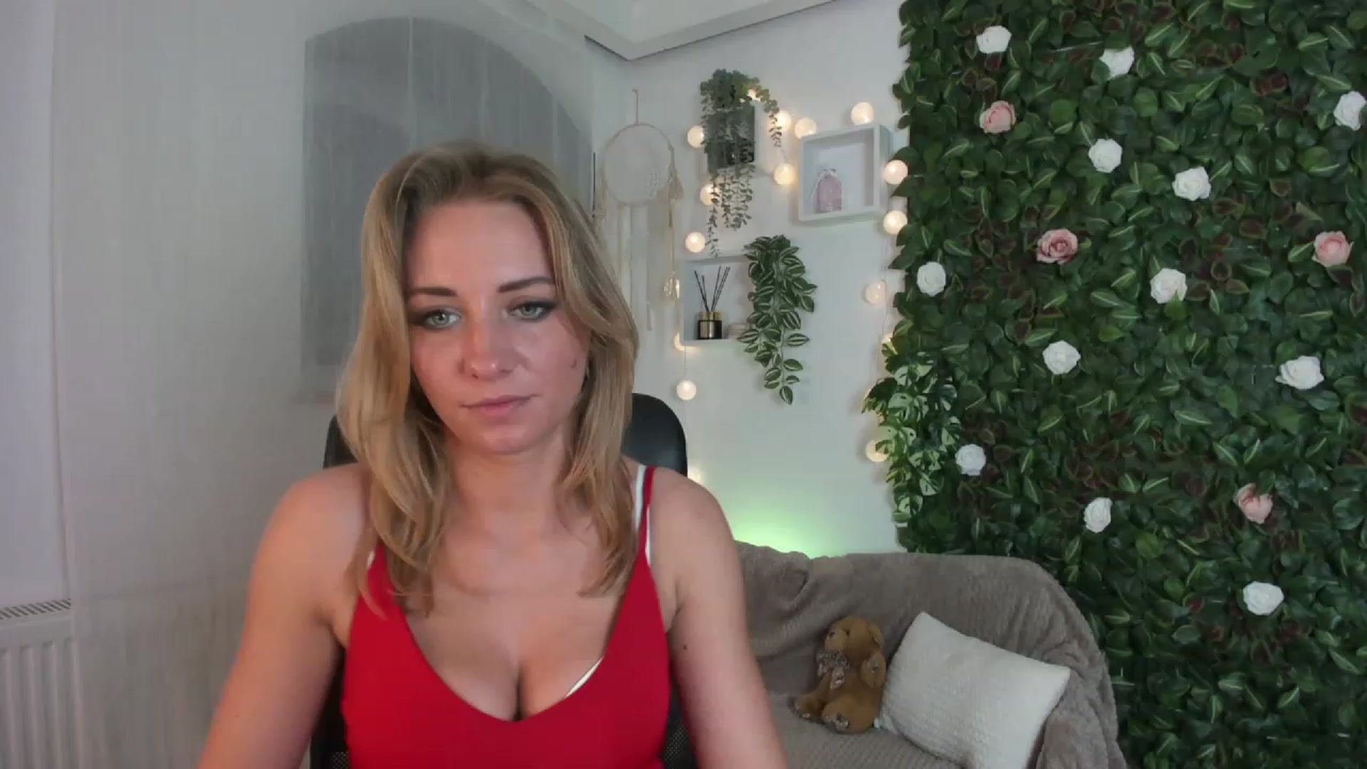 Gallery image thumbnail from Sasha_Nice's myfreecams stream on, 05/04/2023, 19:39 image 15 of 20