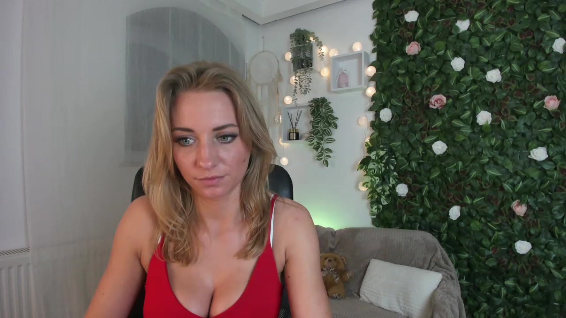 Gallery image thumbnail from Sasha_Nice's myfreecams stream on, 05/04/2023, 21:09 image 17 of 20