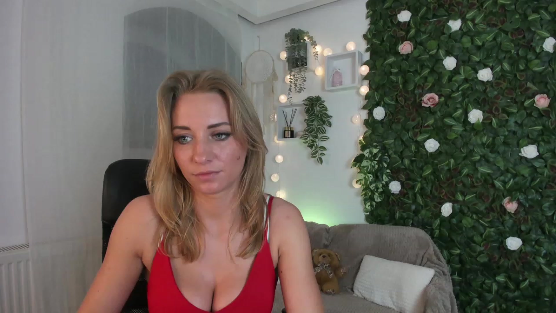 Gallery image thumbnail from Sasha_Nice's myfreecams stream on, 05/04/2023, 21:09 image 11 of 20