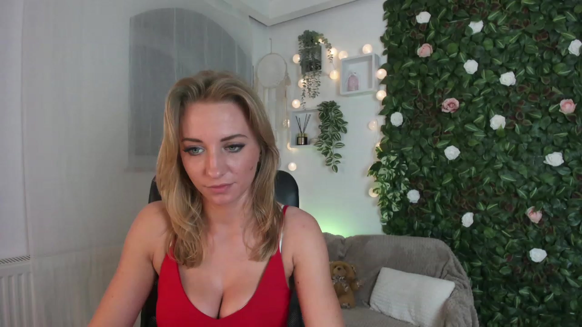 Gallery image thumbnail from Sasha_Nice's myfreecams stream on, 05/04/2023, 21:09 image 1 of 20