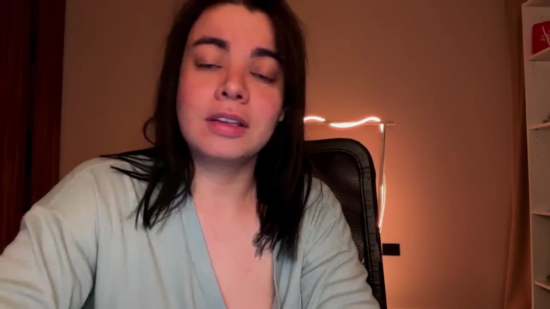 Gallery image thumbnail from Sasha_Noir's myfreecams stream on, 03/22/2026, 03:24 image 19 of 20