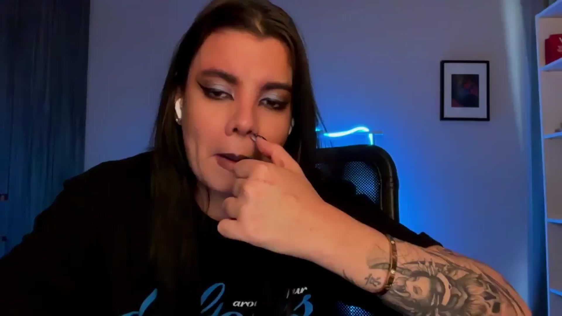 Gallery image thumbnail from Sasha_Noir's myfreecams stream on, 04/08/2026, 24:43 image 14 of 20