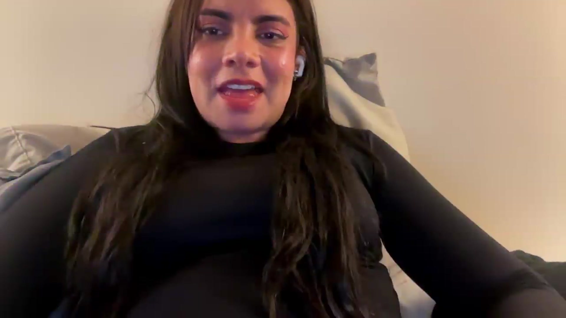 Gallery image thumbnail from Sasha_Noir's myfreecams stream on, 05/14/2026, 24:00 image 8 of 20