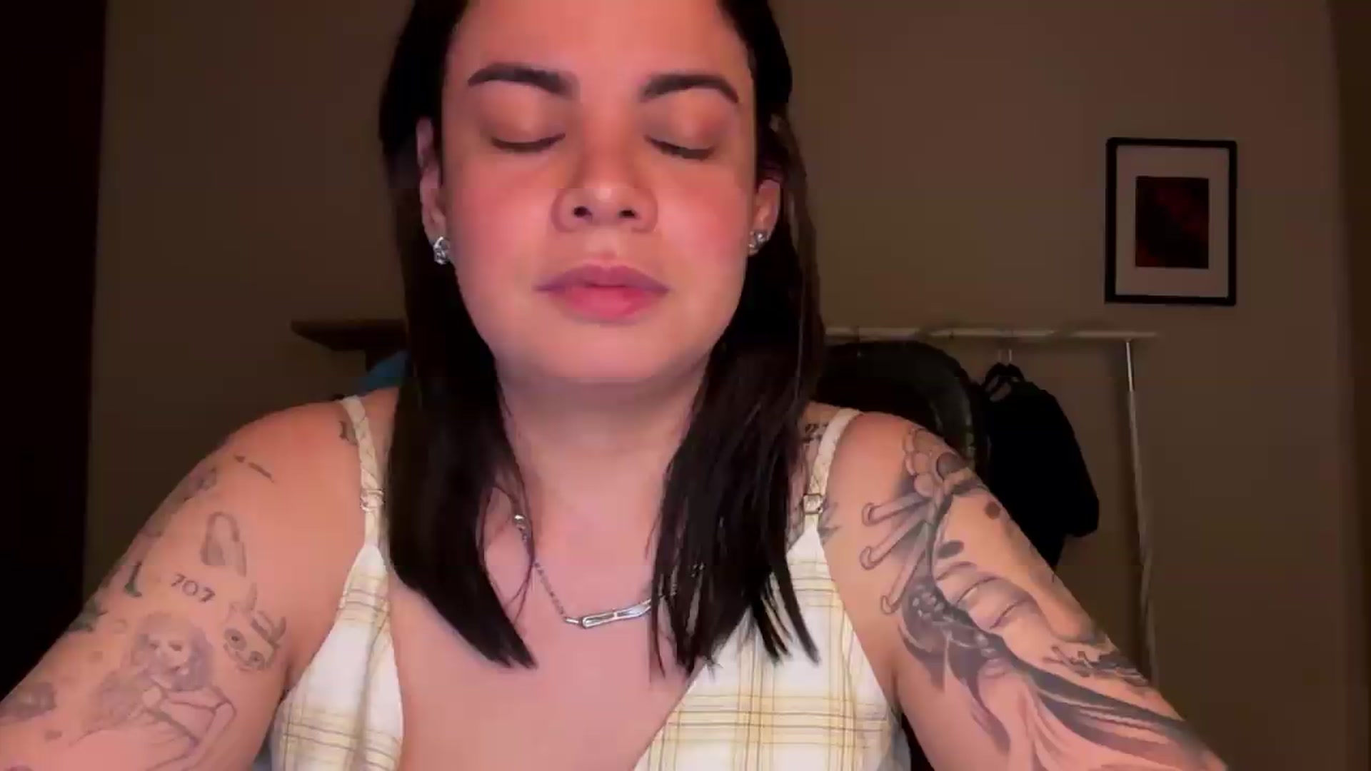 Gallery image thumbnail from Sasha_Noir's myfreecams stream on, 05/18/2026, 03:24 image 15 of 20