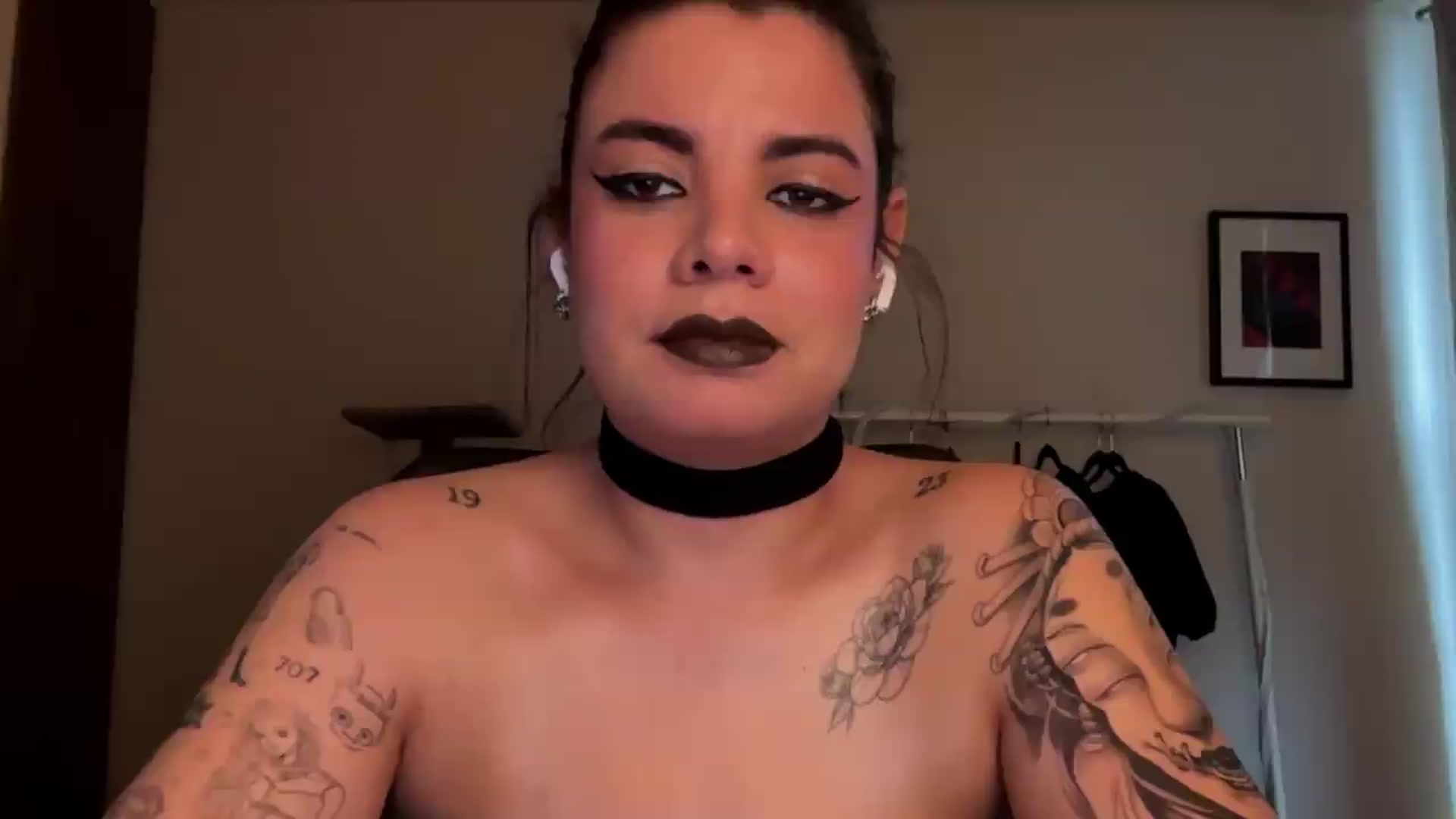 Gallery image thumbnail from Sasha_Noir's myfreecams stream on, 05/21/2026, 23:27 image 9 of 20
