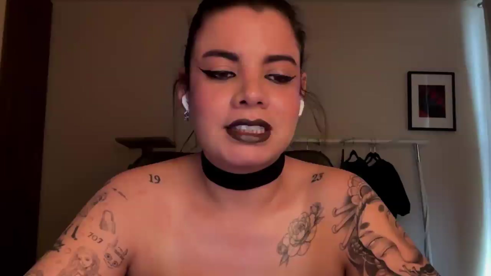 Gallery image thumbnail from Sasha_Noir's myfreecams stream on, 05/21/2026, 23:27 image 11 of 20