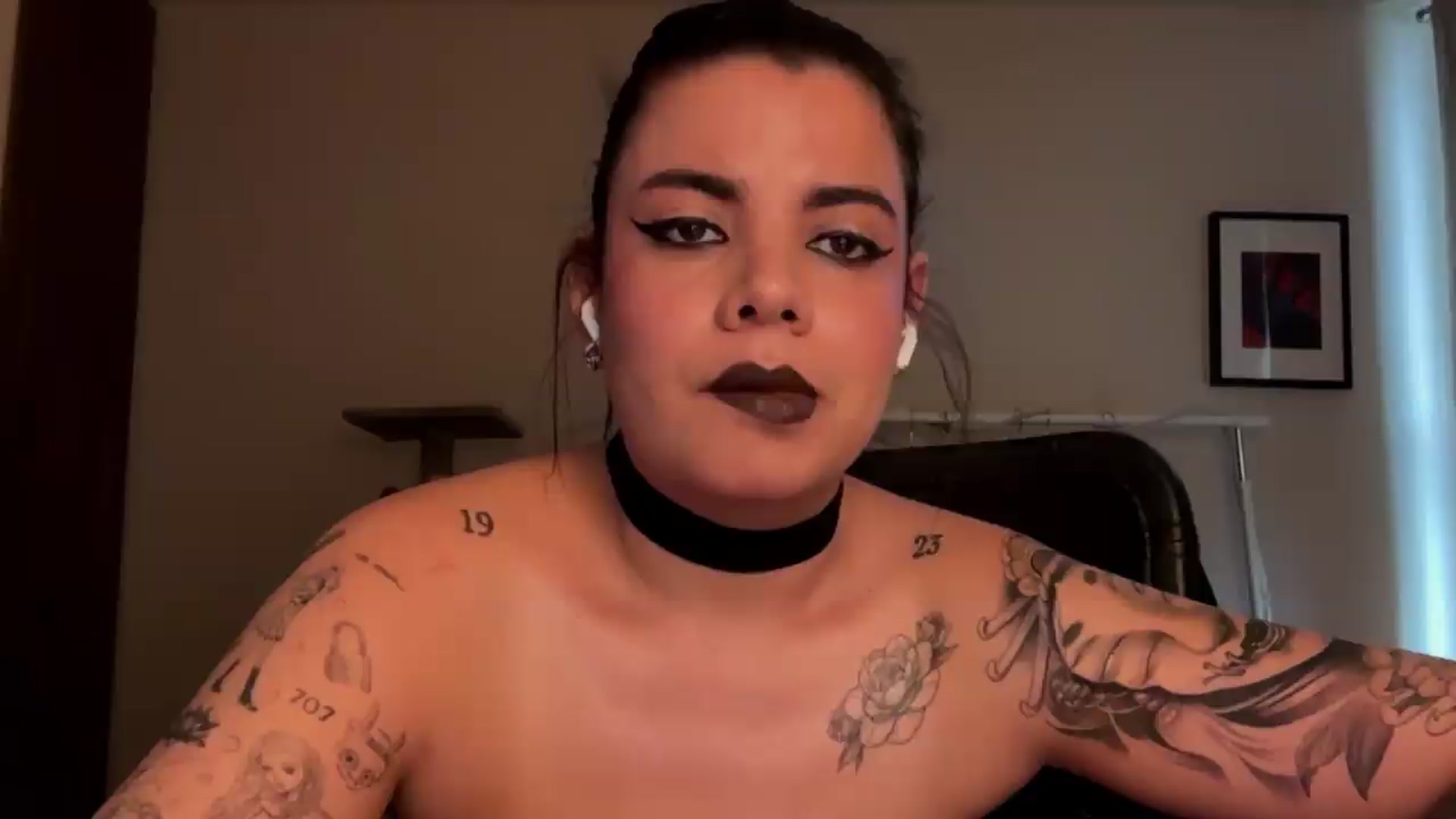 Gallery image thumbnail from Sasha_Noir's myfreecams stream on, 05/21/2026, 23:27 image 19 of 20