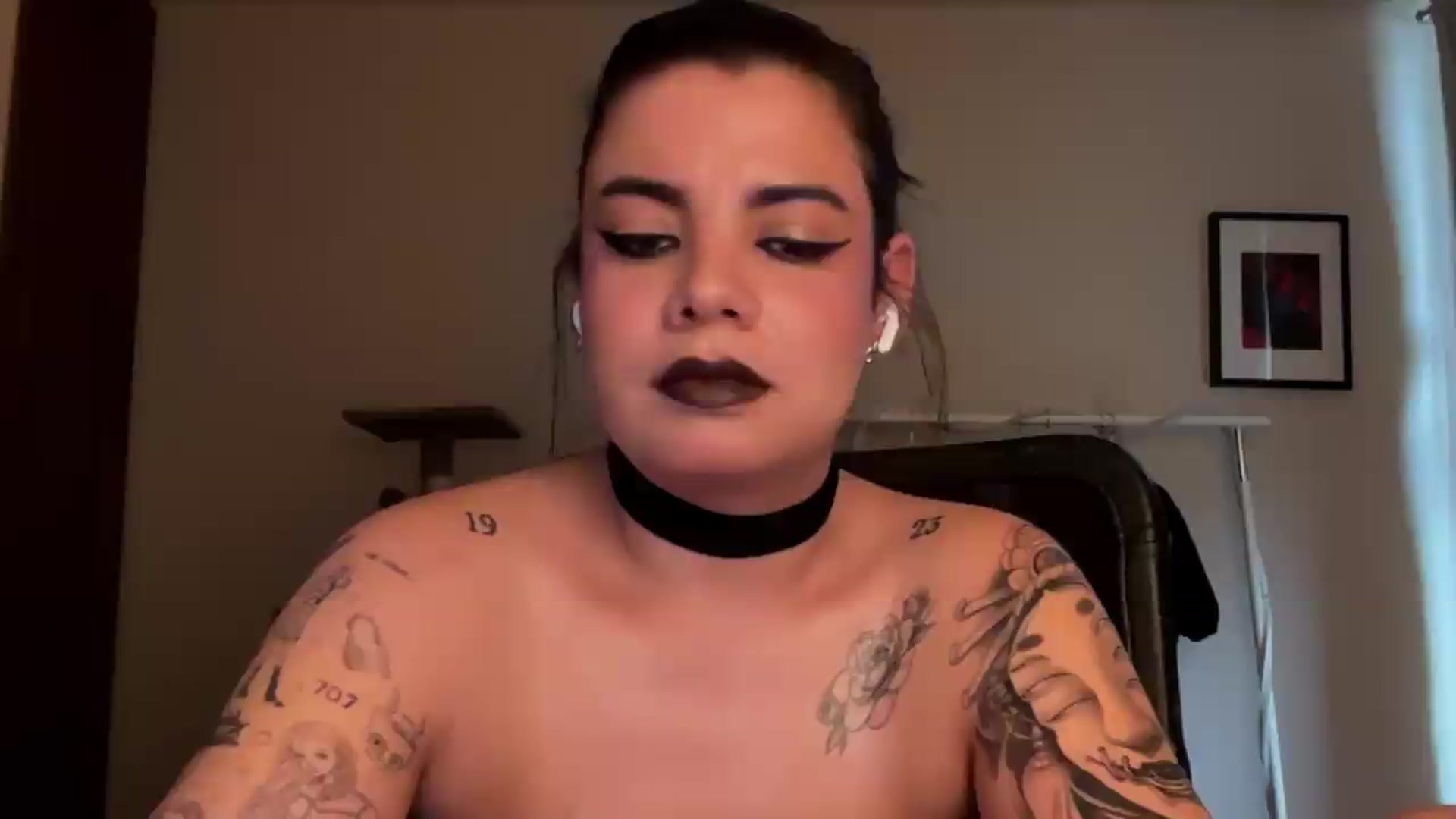 Gallery image thumbnail from Sasha_Noir's myfreecams stream on, 05/21/2026, 23:27 image 17 of 20