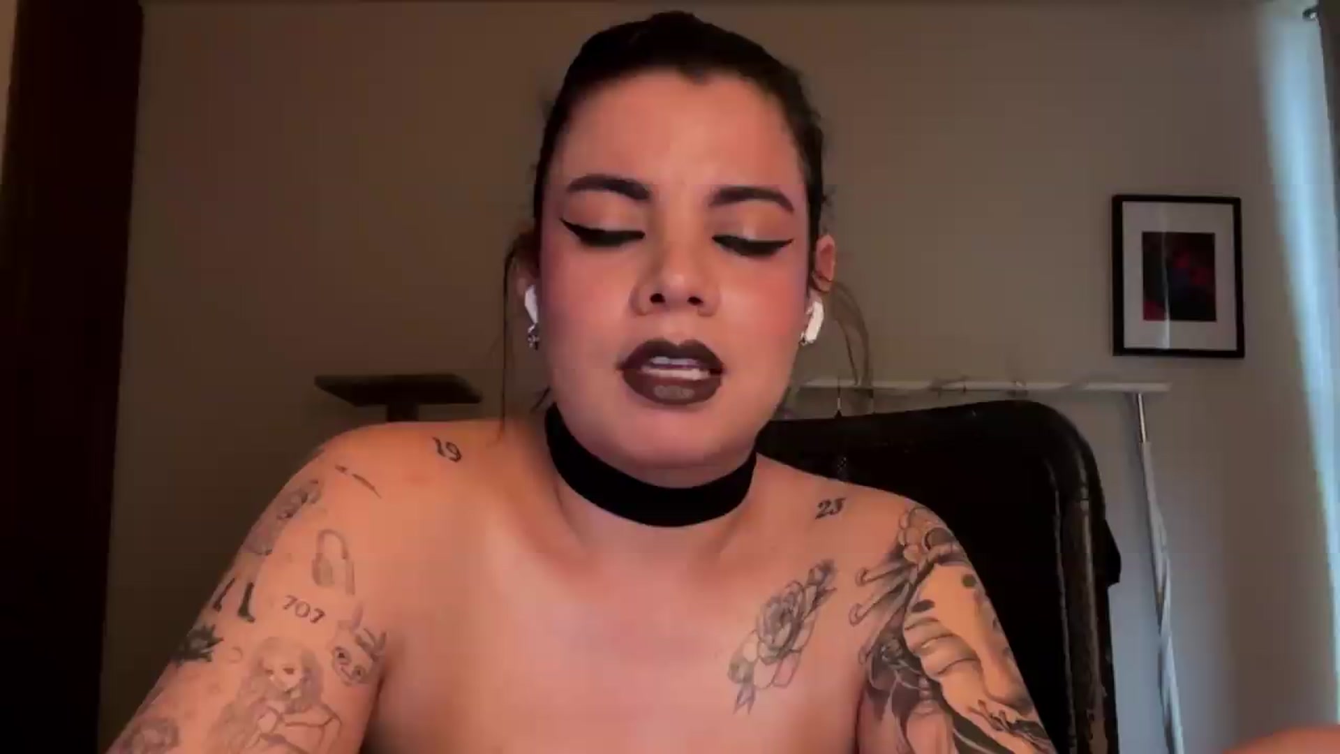 Gallery image thumbnail from Sasha_Noir's myfreecams stream on, 05/21/2026, 23:27 image 20 of 20