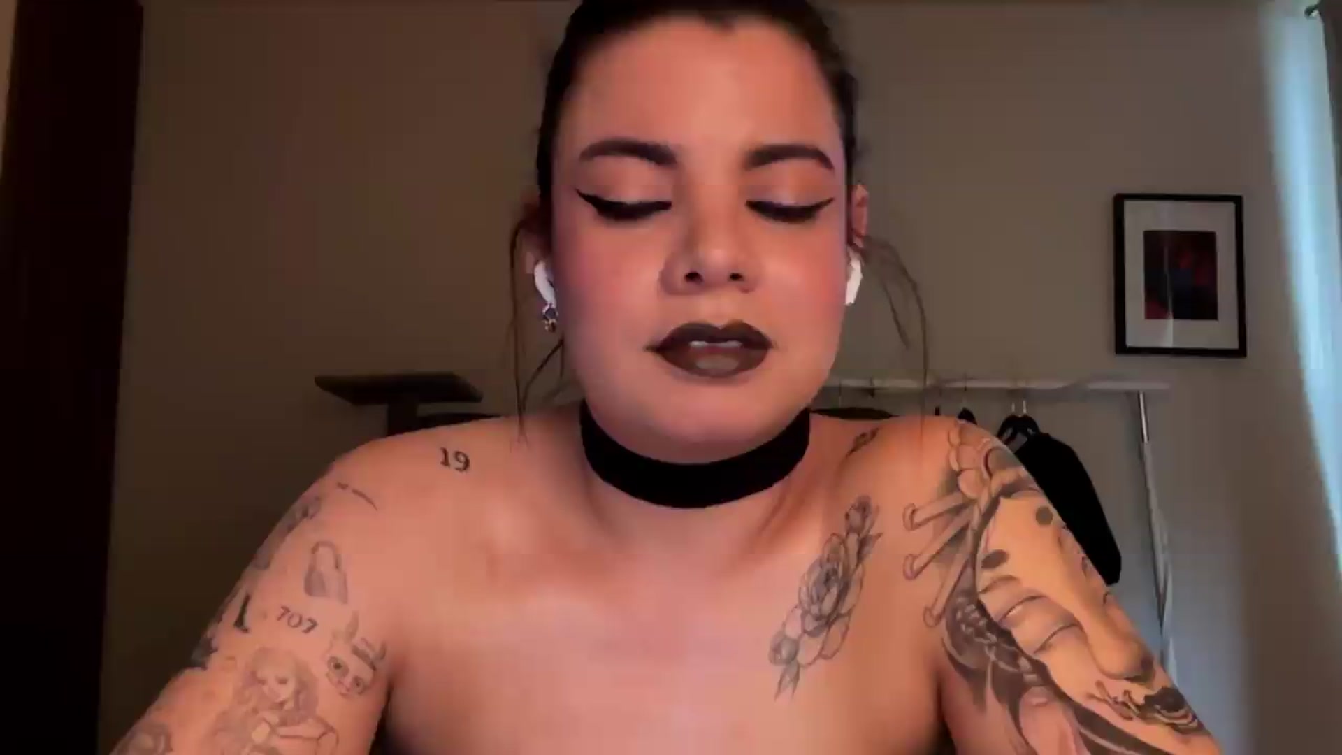 Gallery image thumbnail from Sasha_Noir's myfreecams stream on, 05/21/2026, 23:27 image 10 of 20