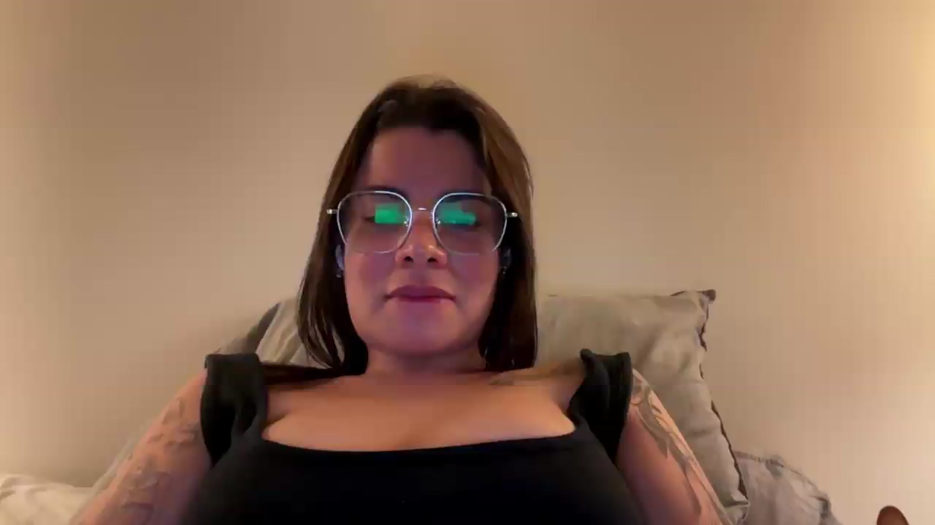 Gallery image thumbnail from Sasha_Noir's myfreecams stream on, 06/01/2026, 03:20 image 16 of 20