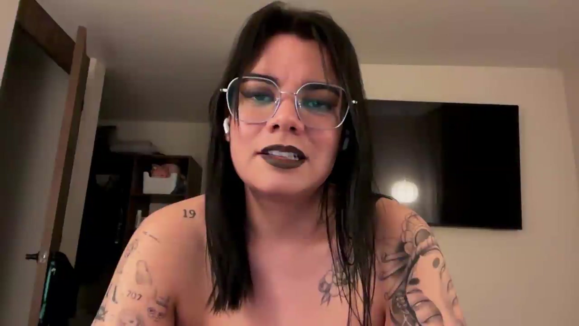 Gallery image thumbnail from Sasha_Noir's myfreecams stream on, 06/15/2026, 03:21 image 20 of 20