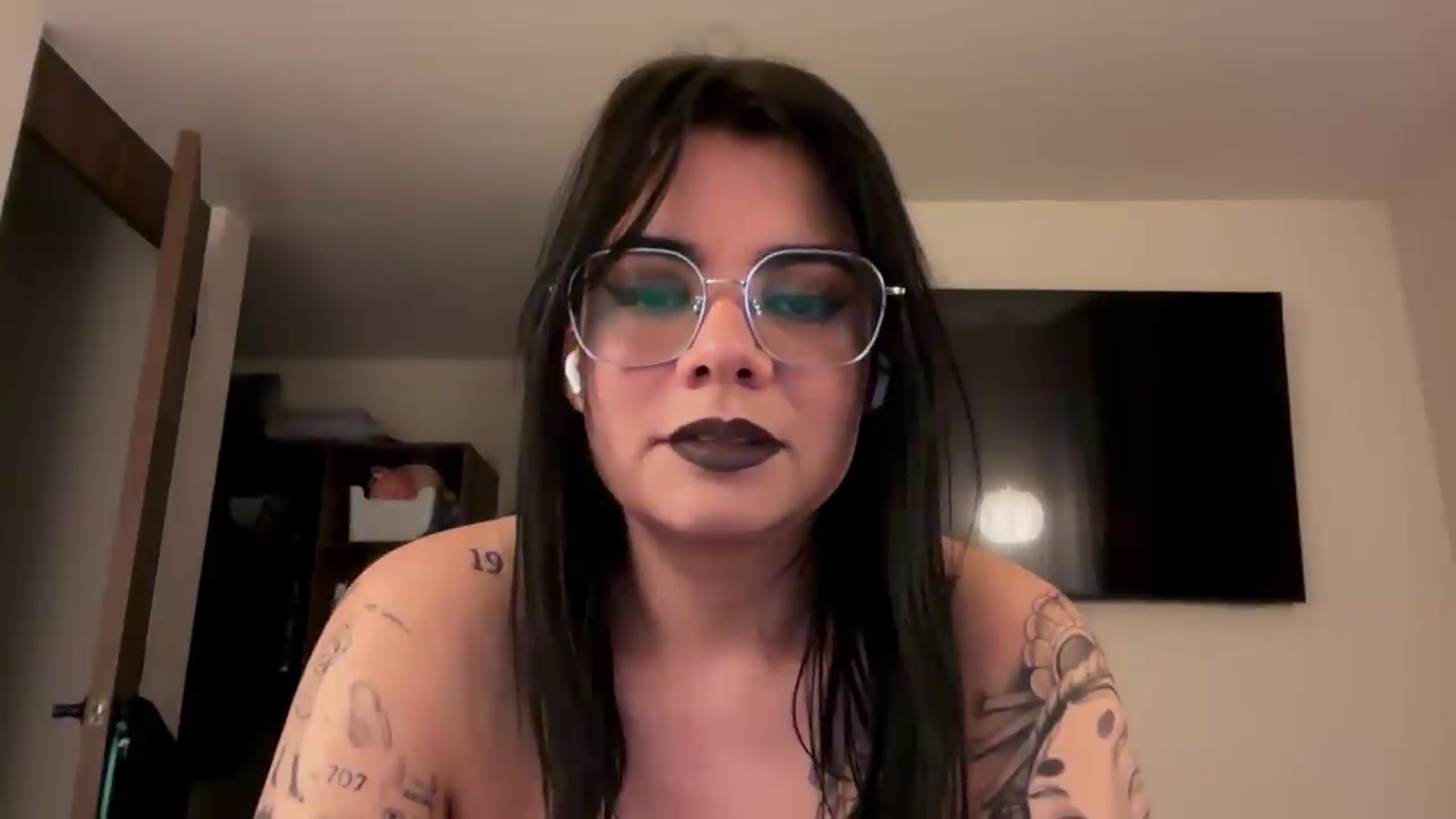 Gallery image thumbnail from Sasha_Noir's myfreecams stream on, 06/15/2026, 03:21 image 4 of 20