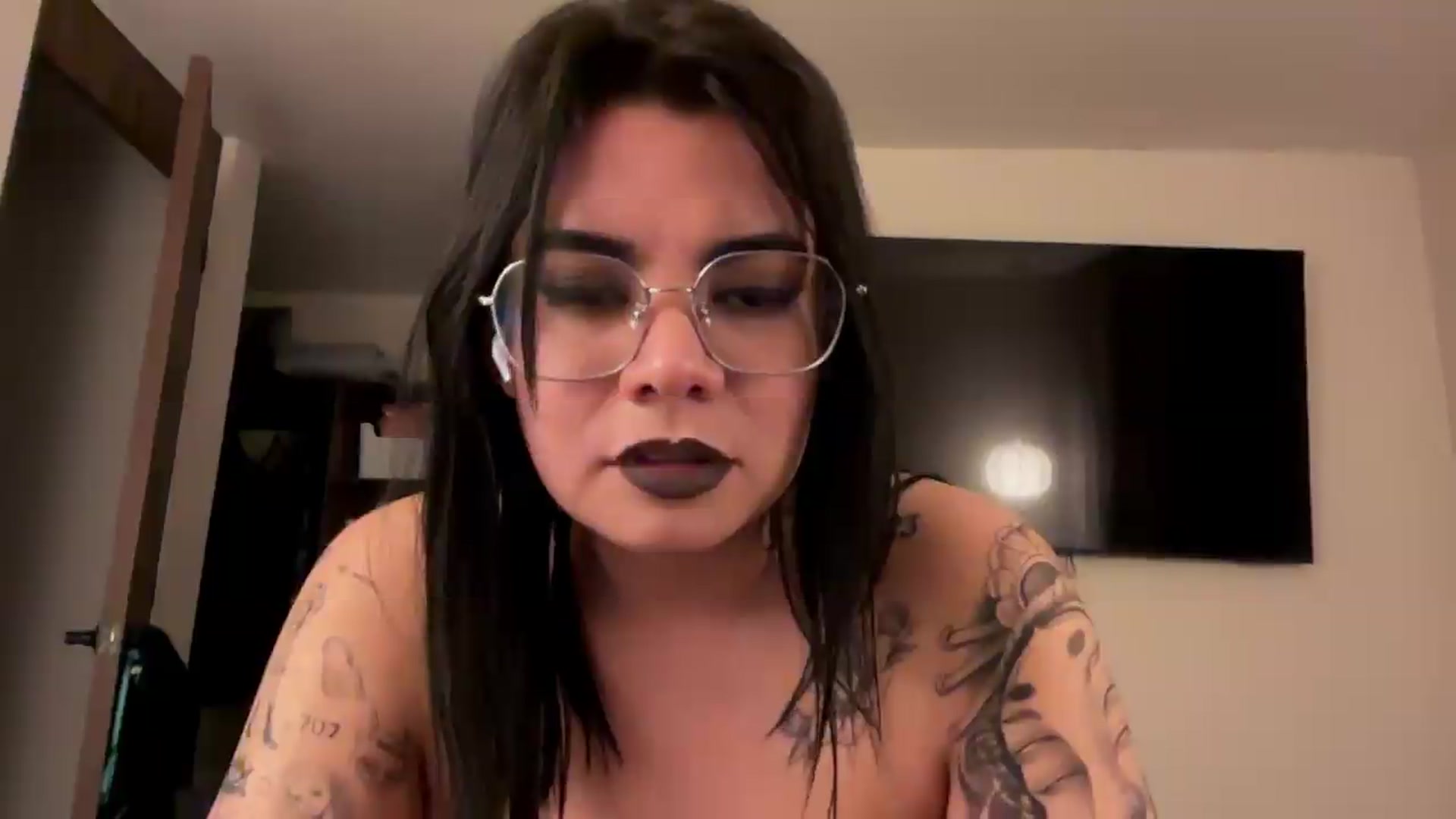 Gallery image thumbnail from Sasha_Noir's myfreecams stream on, 06/15/2026, 03:21 image 15 of 20
