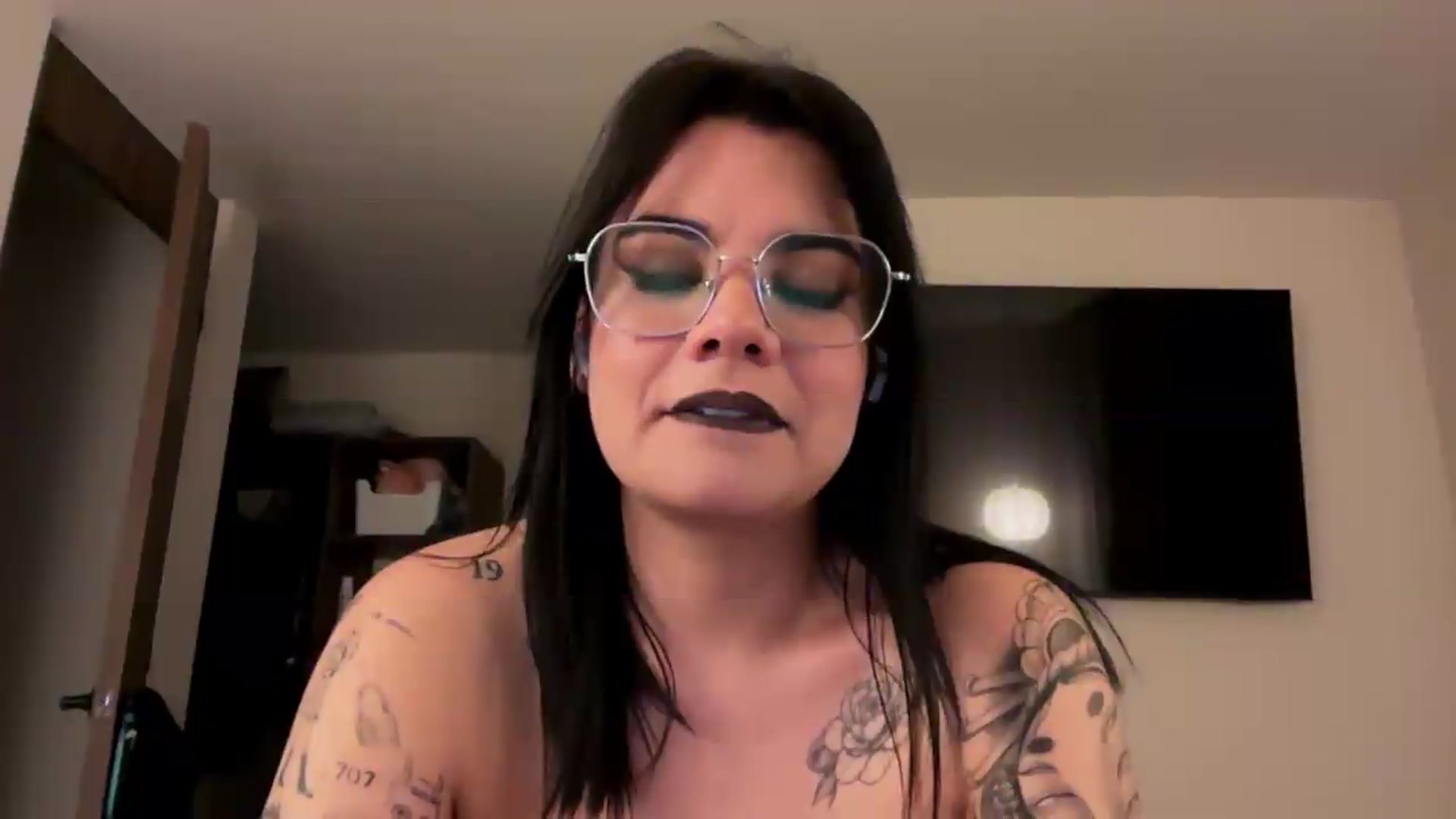 Gallery image thumbnail from Sasha_Noir's myfreecams stream on, 06/15/2026, 03:21 image 6 of 20
