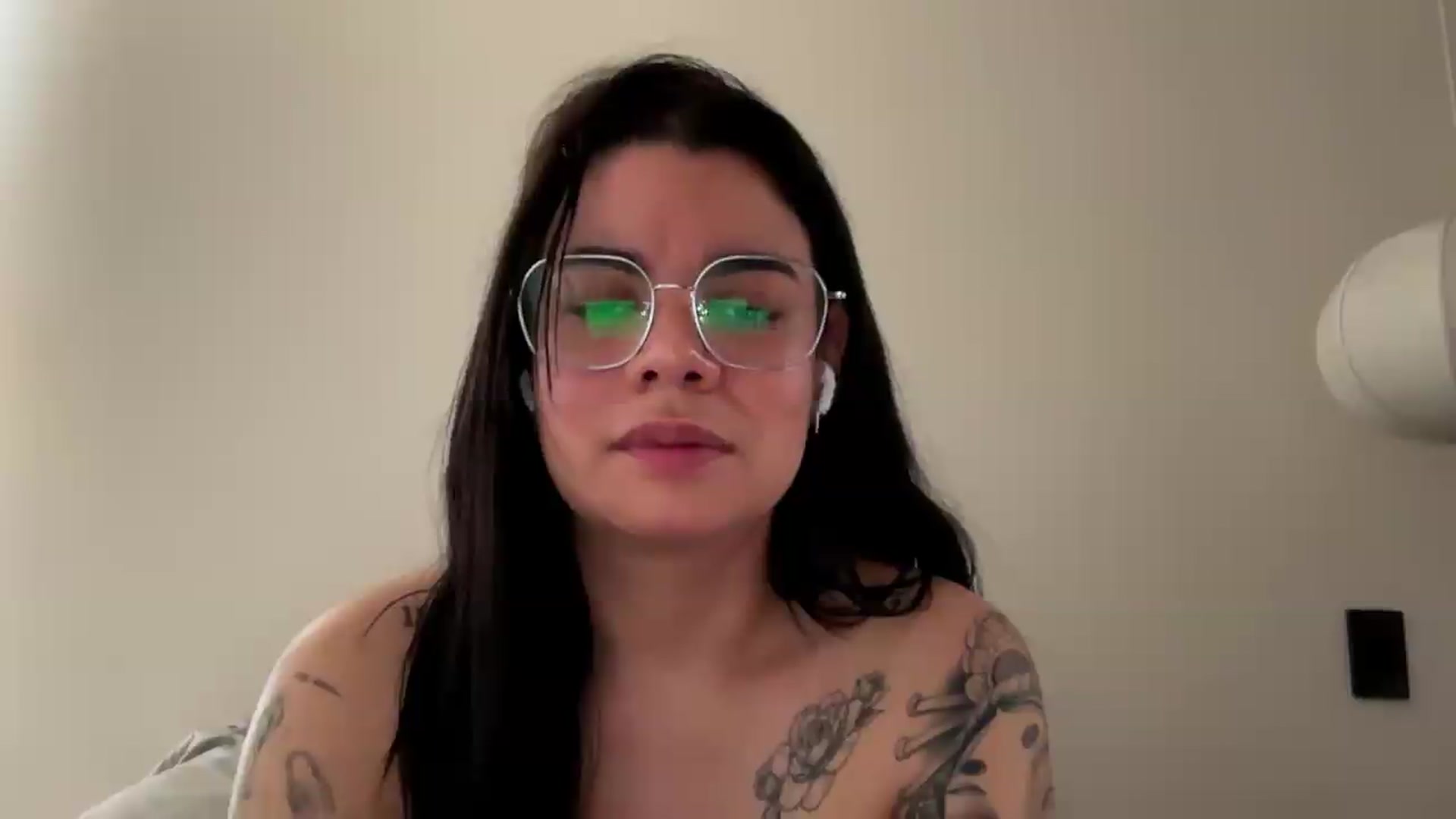 Gallery image thumbnail from Sasha_Noir's myfreecams stream on, 06/19/2026, 20:24 image 6 of 20