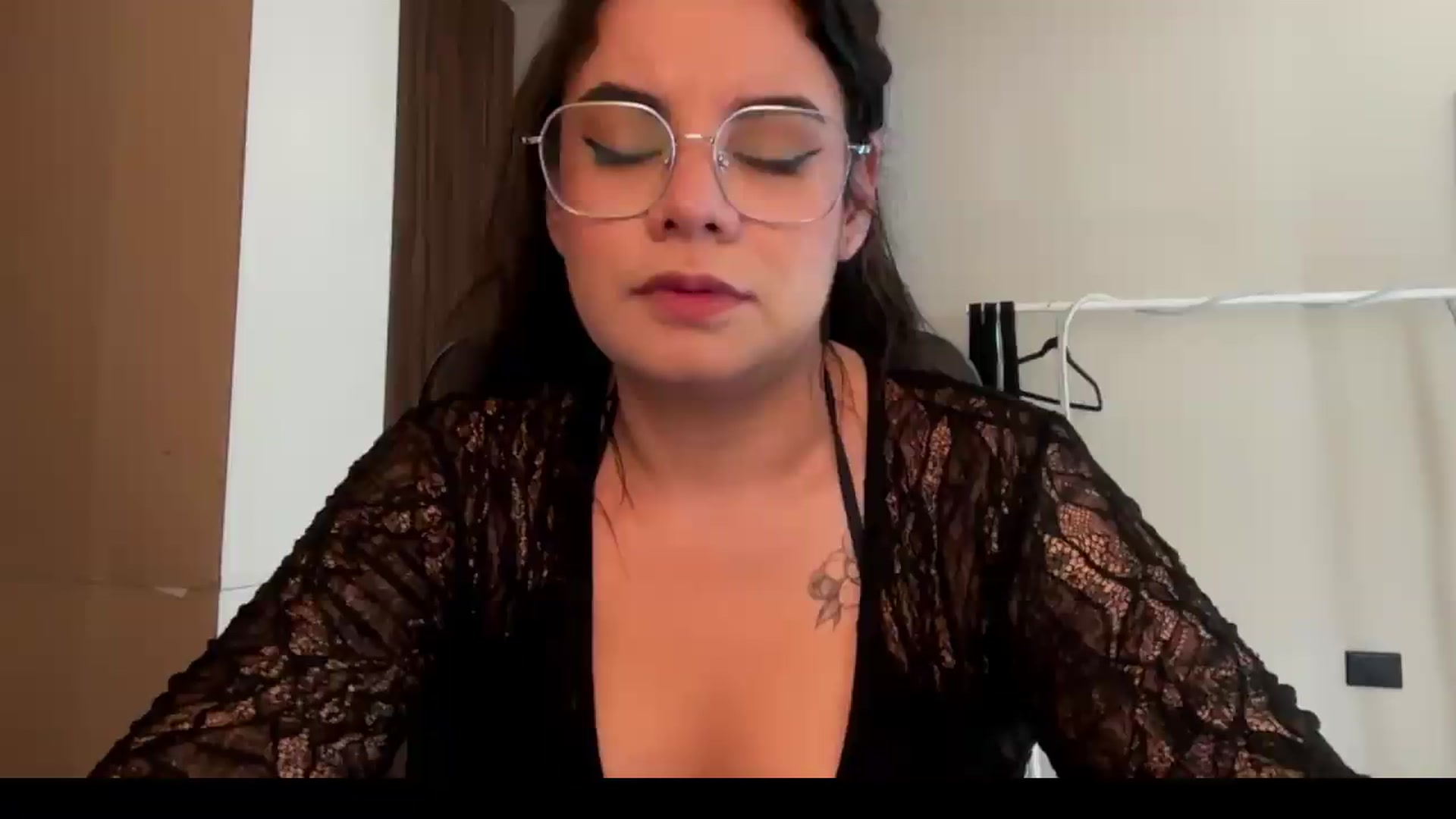 Gallery image thumbnail from Sasha_Noir's myfreecams stream on, 07/30/2026, 21:50 image 1 of 20