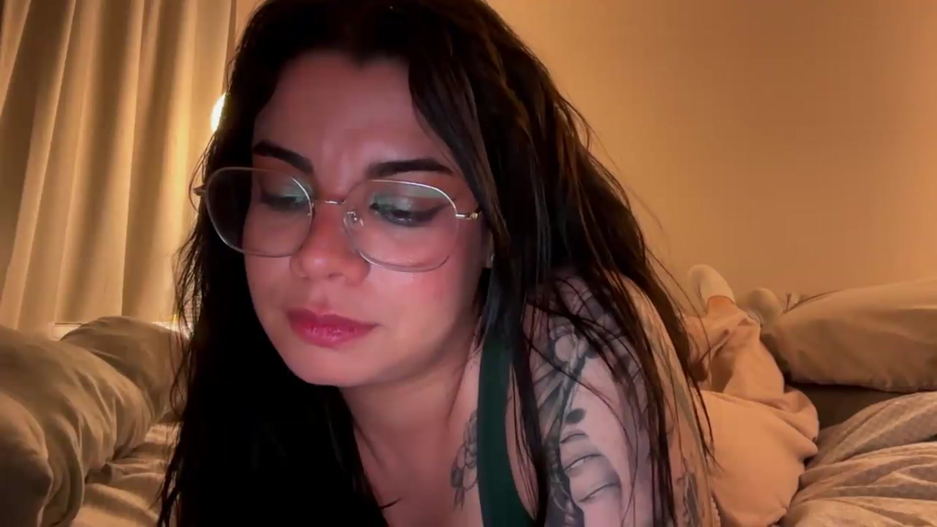 Gallery image thumbnail from Sasha_Noir's myfreecams stream on, 08/03/2026, 03:31 image 18 of 20