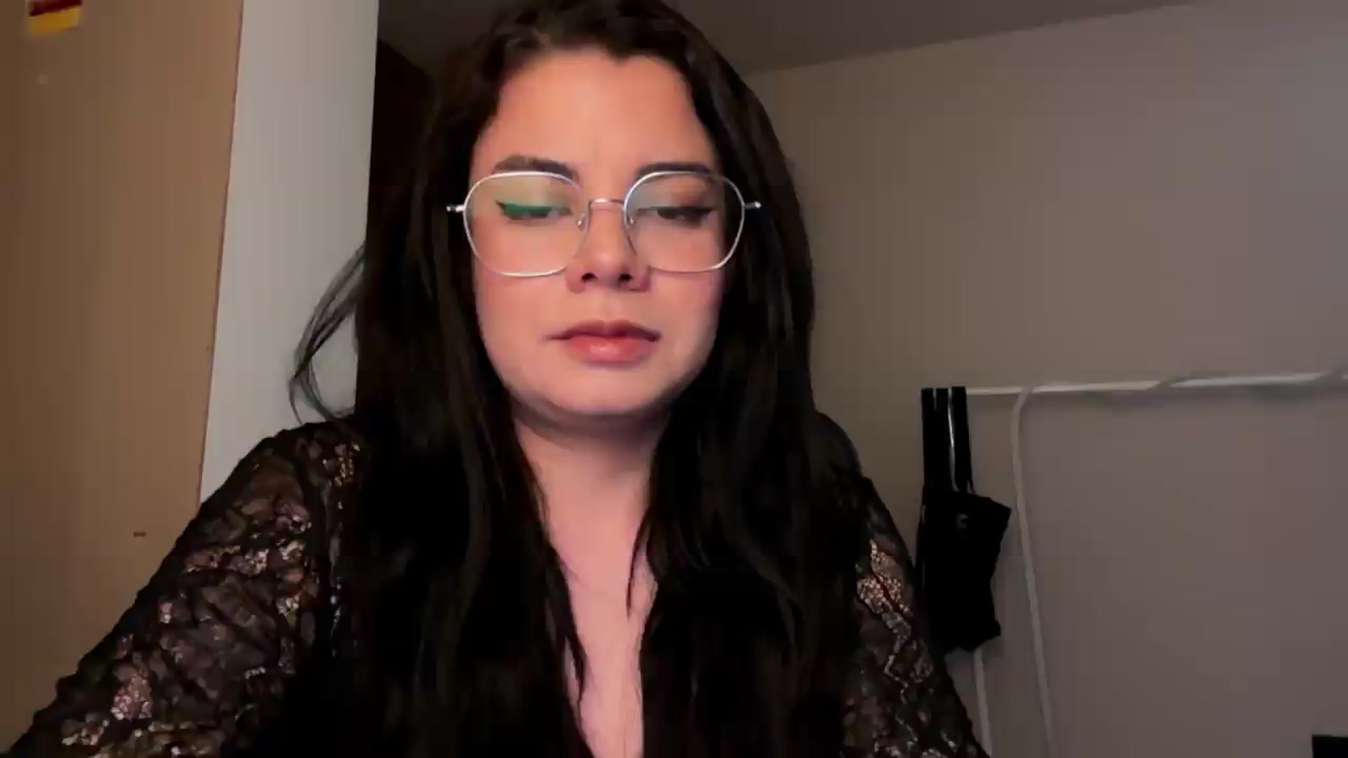 Gallery image thumbnail from Sasha_Noir's myfreecams stream on, 08/04/2026, 23:57 image 5 of 20
