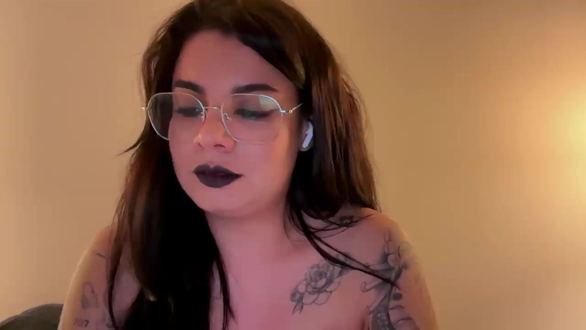Gallery image thumbnail from Sasha_Noir's myfreecams stream on, 08/05/2026, 23:15 image 15 of 20