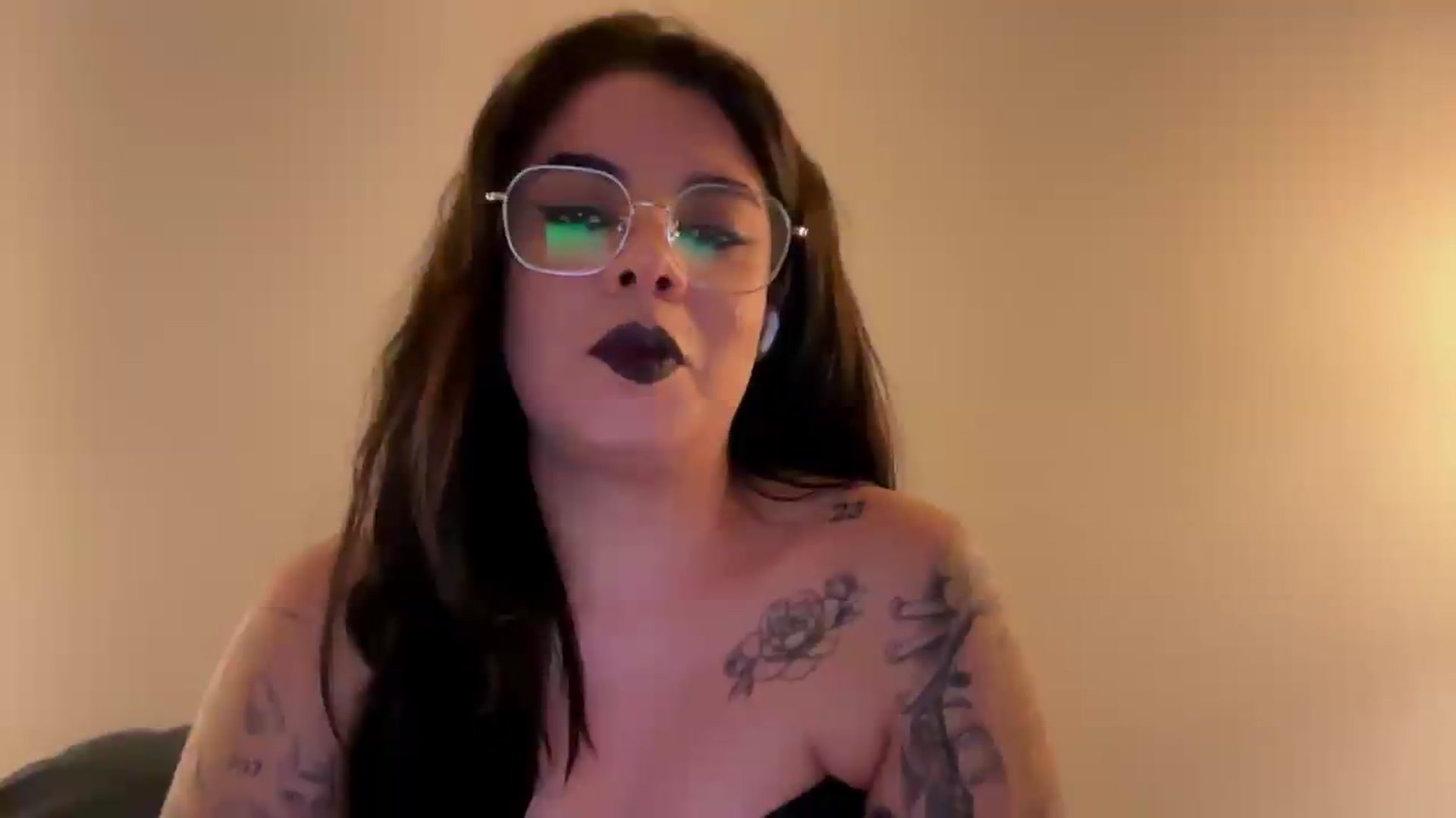 Gallery image thumbnail from Sasha_Noir's myfreecams stream on, 08/05/2026, 23:15 image 13 of 20