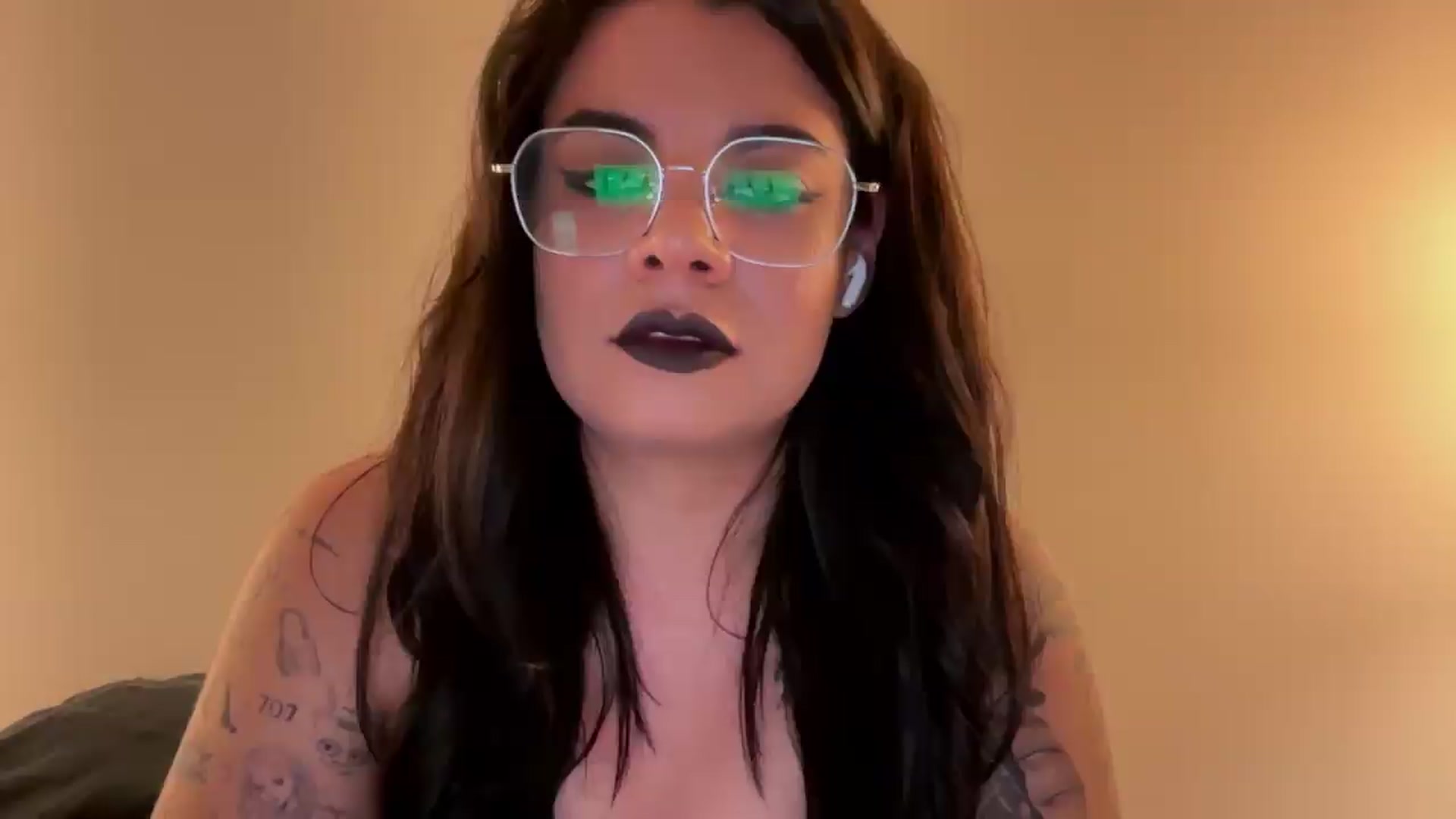 Gallery image thumbnail from Sasha_Noir's myfreecams stream on, 08/05/2026, 23:15 image 9 of 20