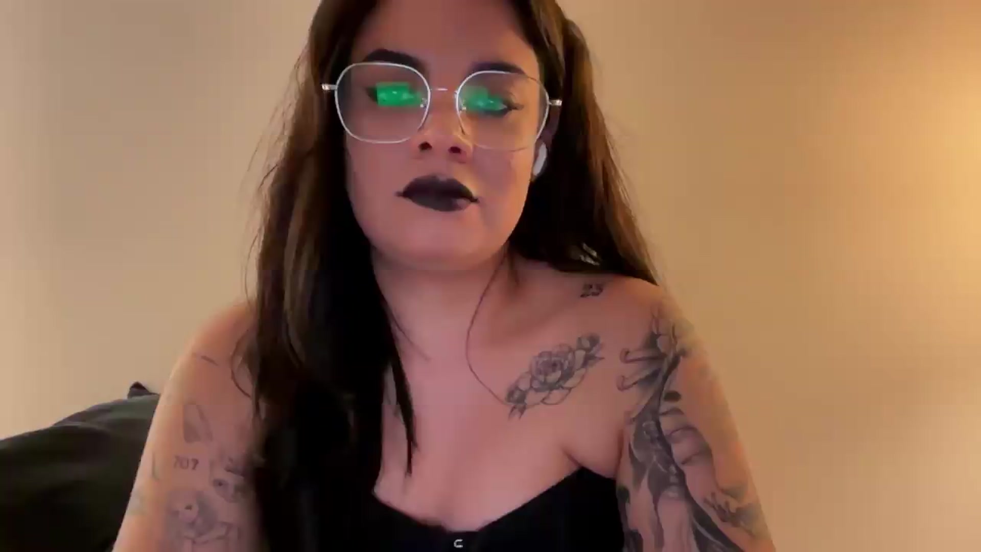 Gallery image thumbnail from Sasha_Noir's myfreecams stream on, 08/05/2026, 23:47 image 8 of 20