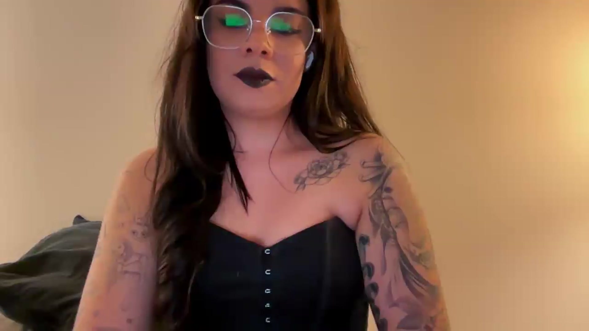Gallery image thumbnail from Sasha_Noir's myfreecams stream on, 08/05/2026, 23:47 image 13 of 20