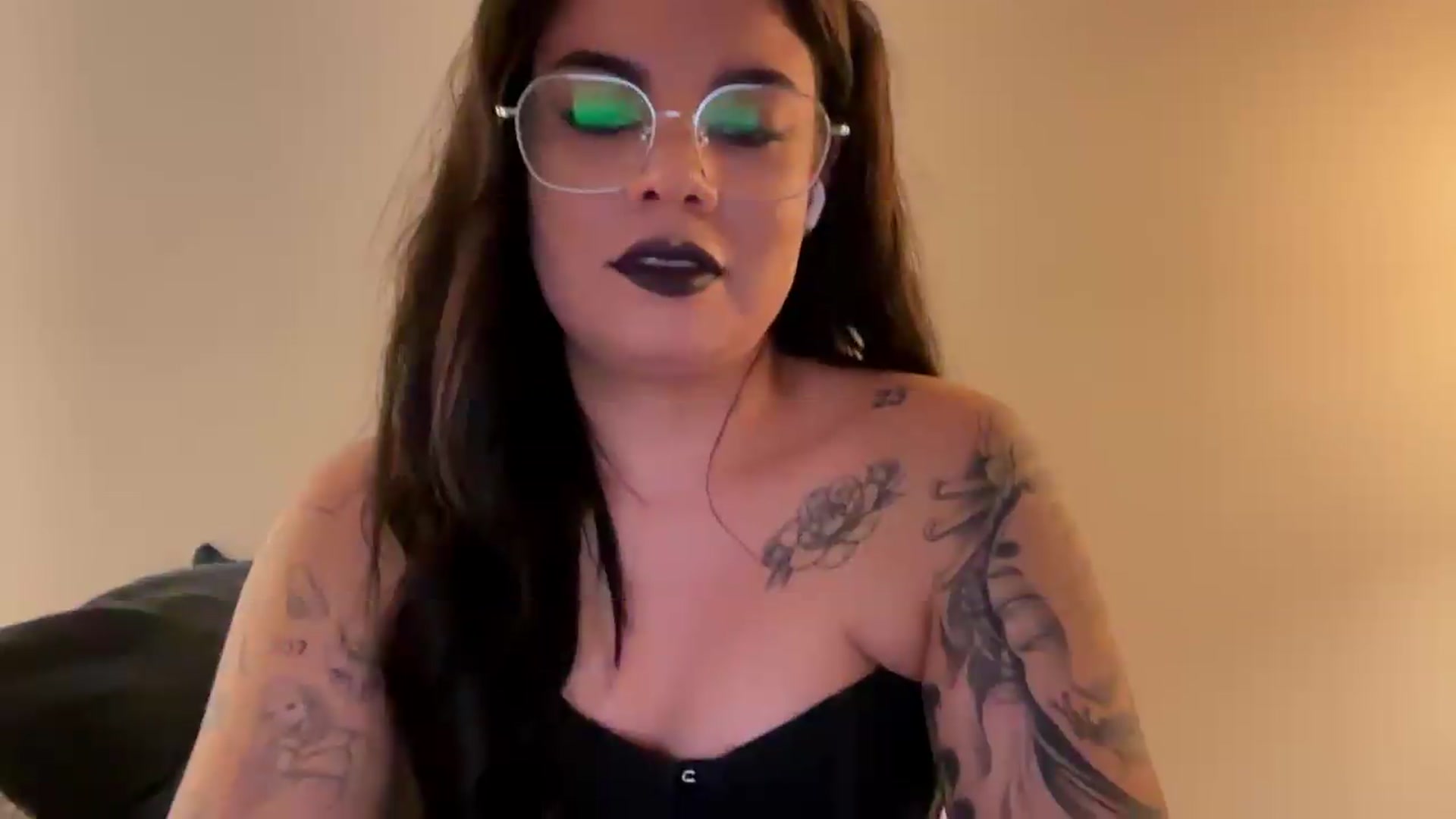 Gallery image thumbnail from Sasha_Noir's myfreecams stream on, 08/05/2026, 23:47 image 7 of 20