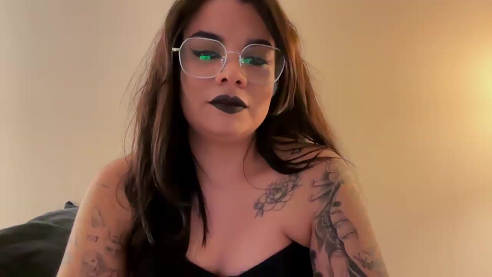 Gallery image thumbnail from Sasha_Noir's myfreecams stream on, 08/05/2026, 23:47 image 4 of 20