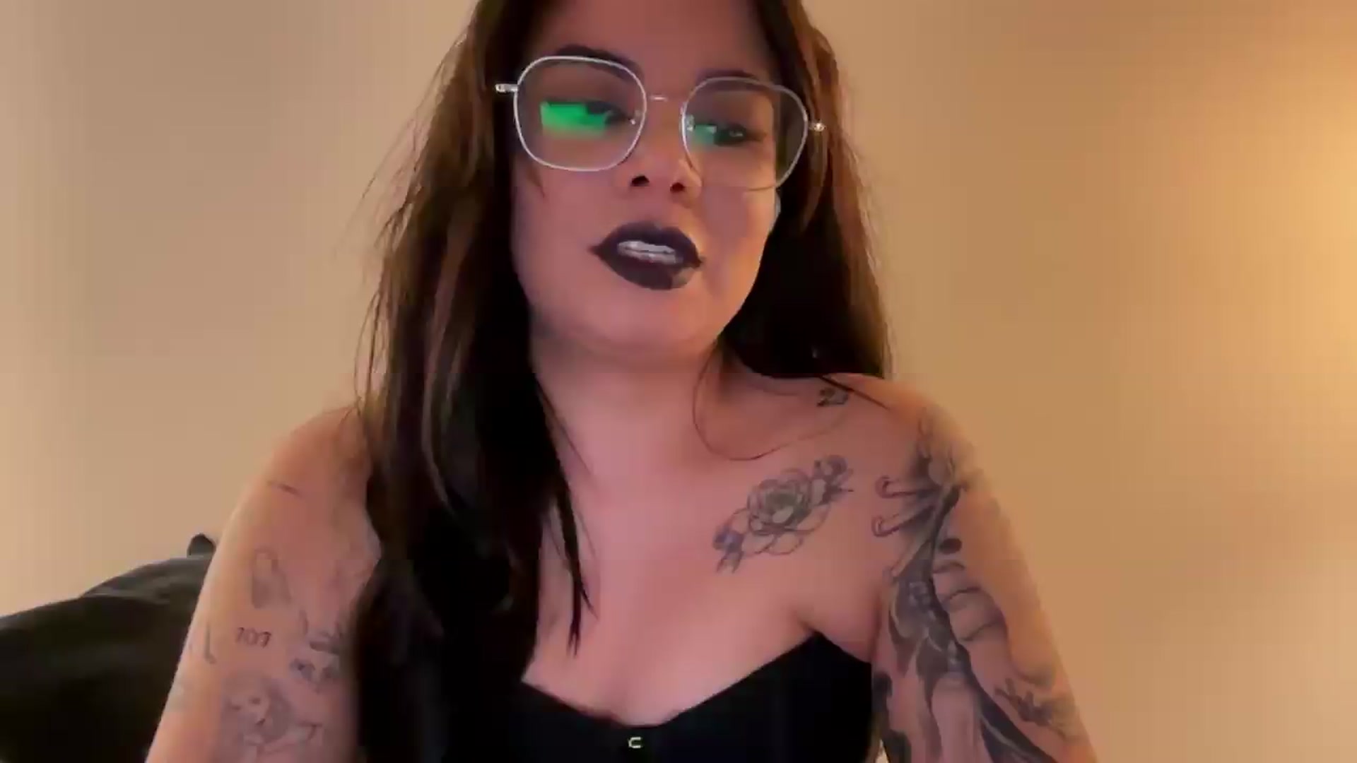 Gallery image thumbnail from Sasha_Noir's myfreecams stream on, 08/05/2026, 23:47 image 1 of 20