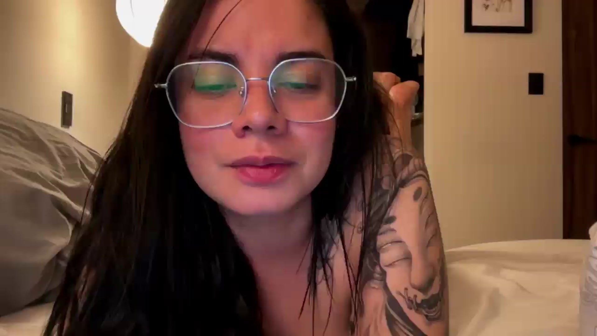 Gallery image thumbnail from Sasha_Noir's myfreecams stream on, 08/08/2026, 07:36 image 6 of 20