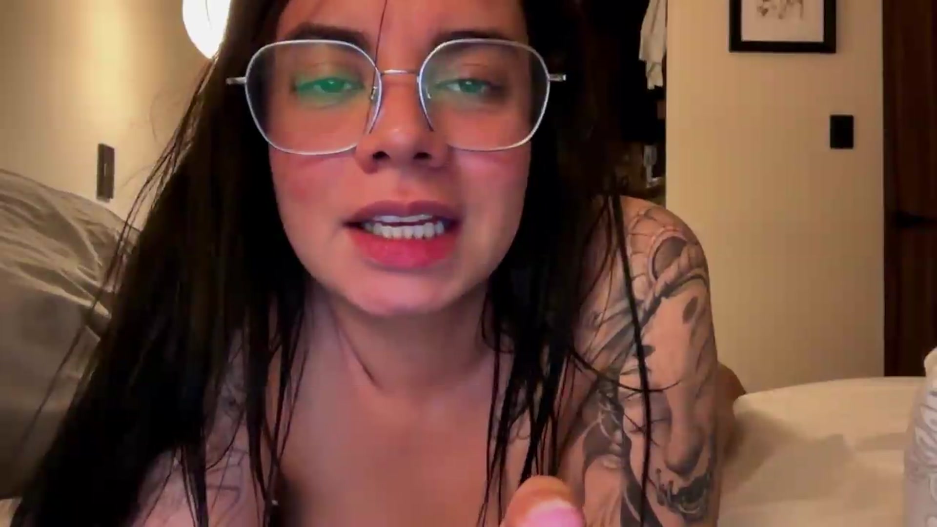 Gallery image thumbnail from Sasha_Noir's myfreecams stream on, 08/08/2026, 07:36 image 9 of 20