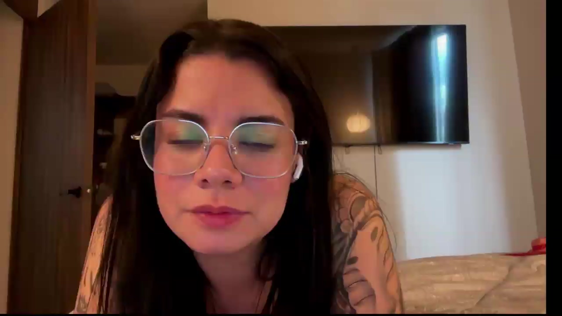 Gallery image thumbnail from Sasha_Noir's myfreecams stream on, 08/09/2026, 23:17 image 15 of 20