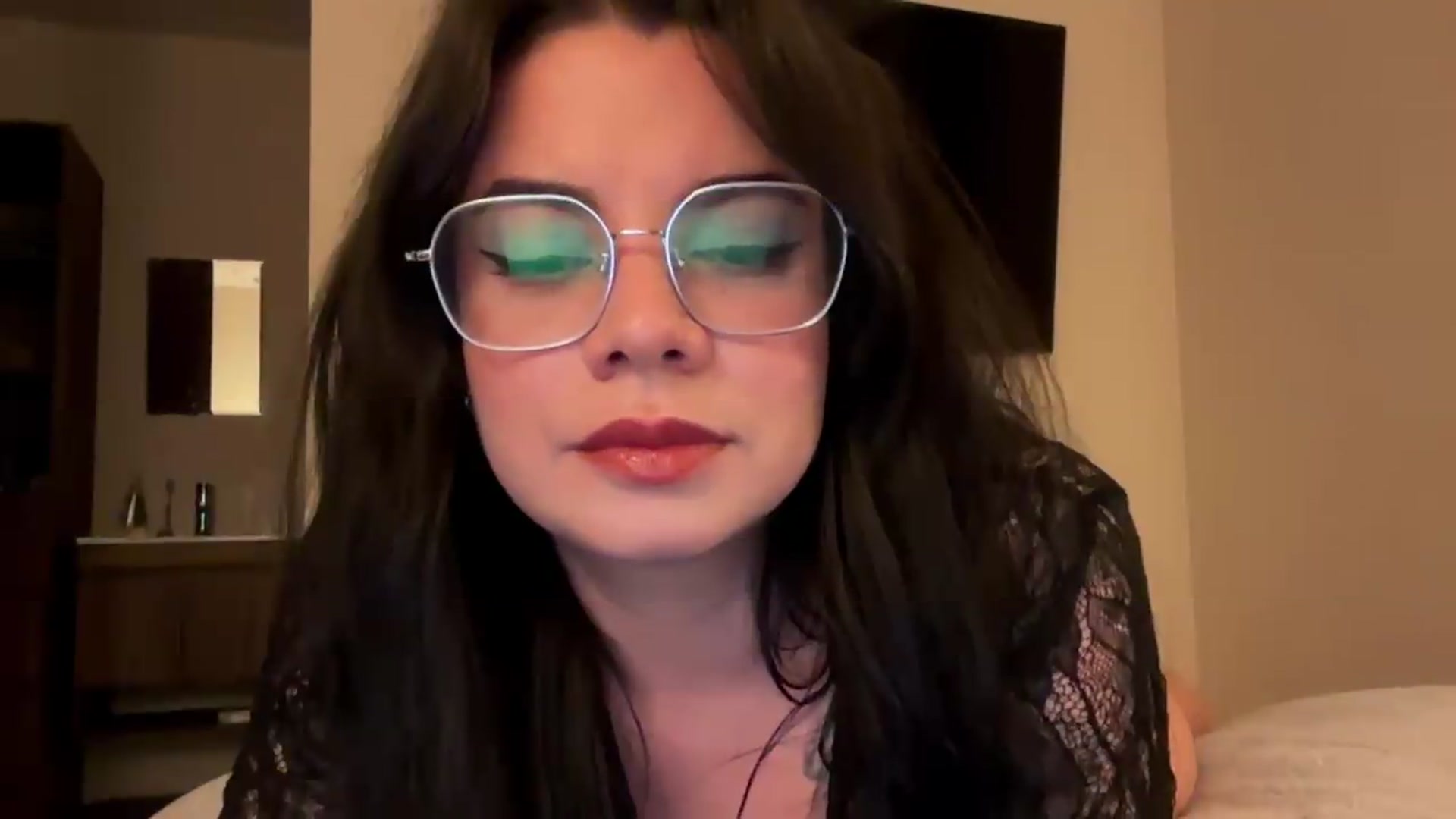Gallery image thumbnail from Sasha_Noir's myfreecams stream on, 08/12/2026, 04:07 image 5 of 20