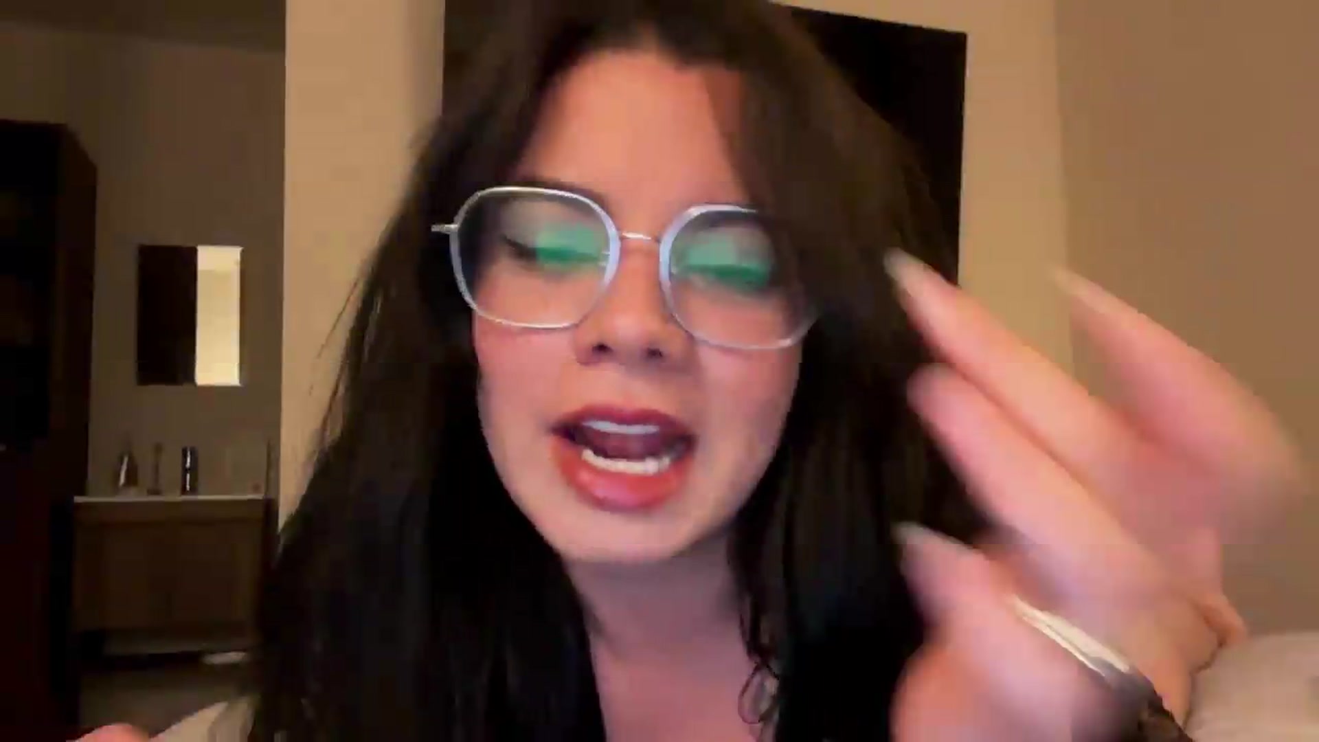 Gallery image thumbnail from Sasha_Noir's myfreecams stream on, 08/12/2026, 04:07 image 3 of 20