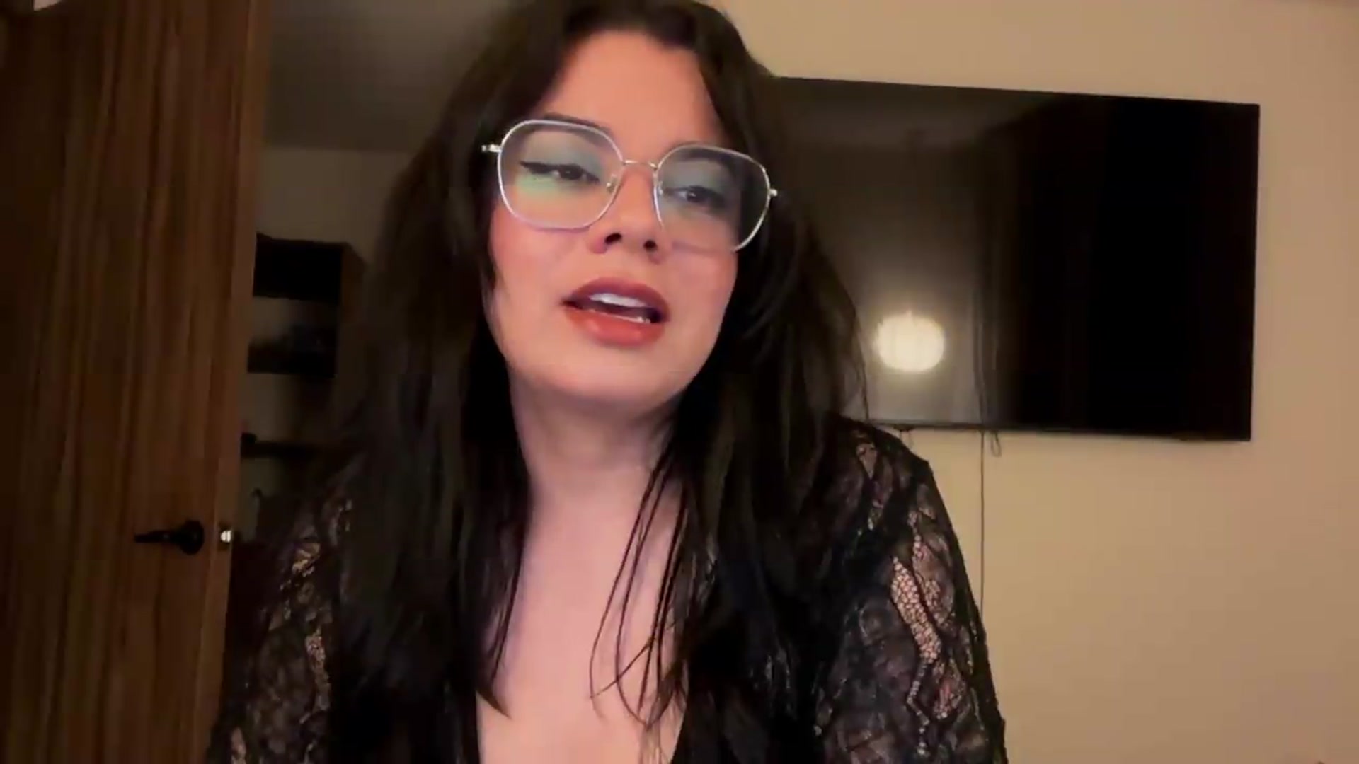 Gallery image thumbnail from Sasha_Noir's myfreecams stream on, 08/12/2026, 04:07 image 10 of 20