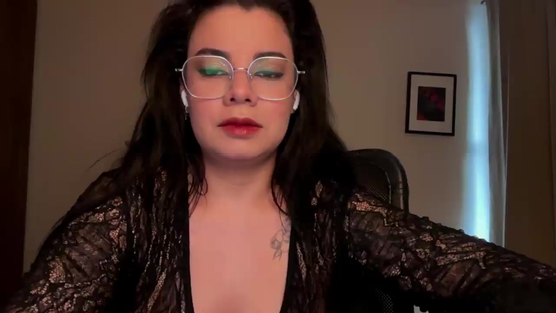 Gallery image thumbnail from Sasha_Noir's myfreecams stream on, 08/14/2026, 24:04 image 5 of 20